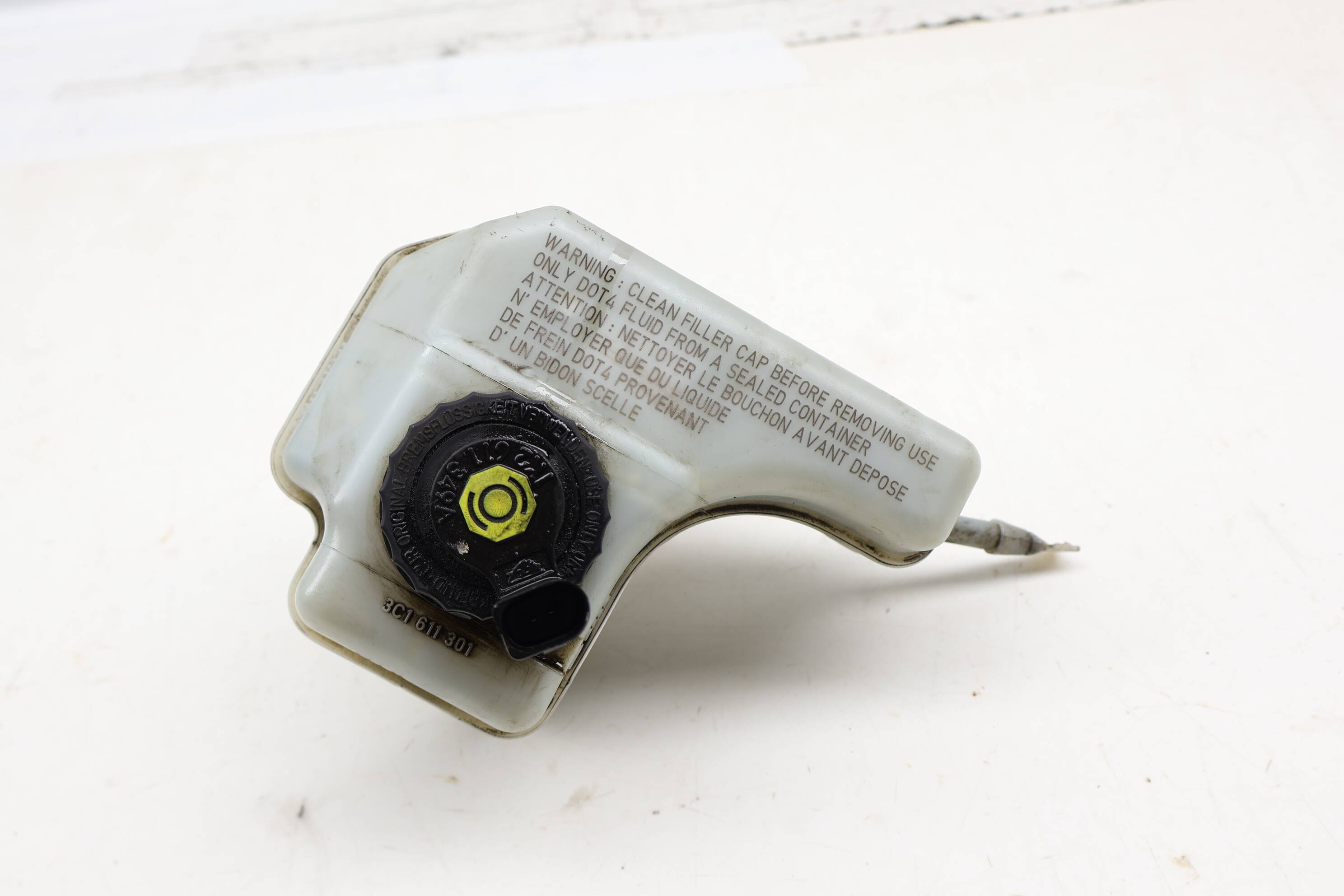 Brake Fluid Reservoir / Tank 3C1611301