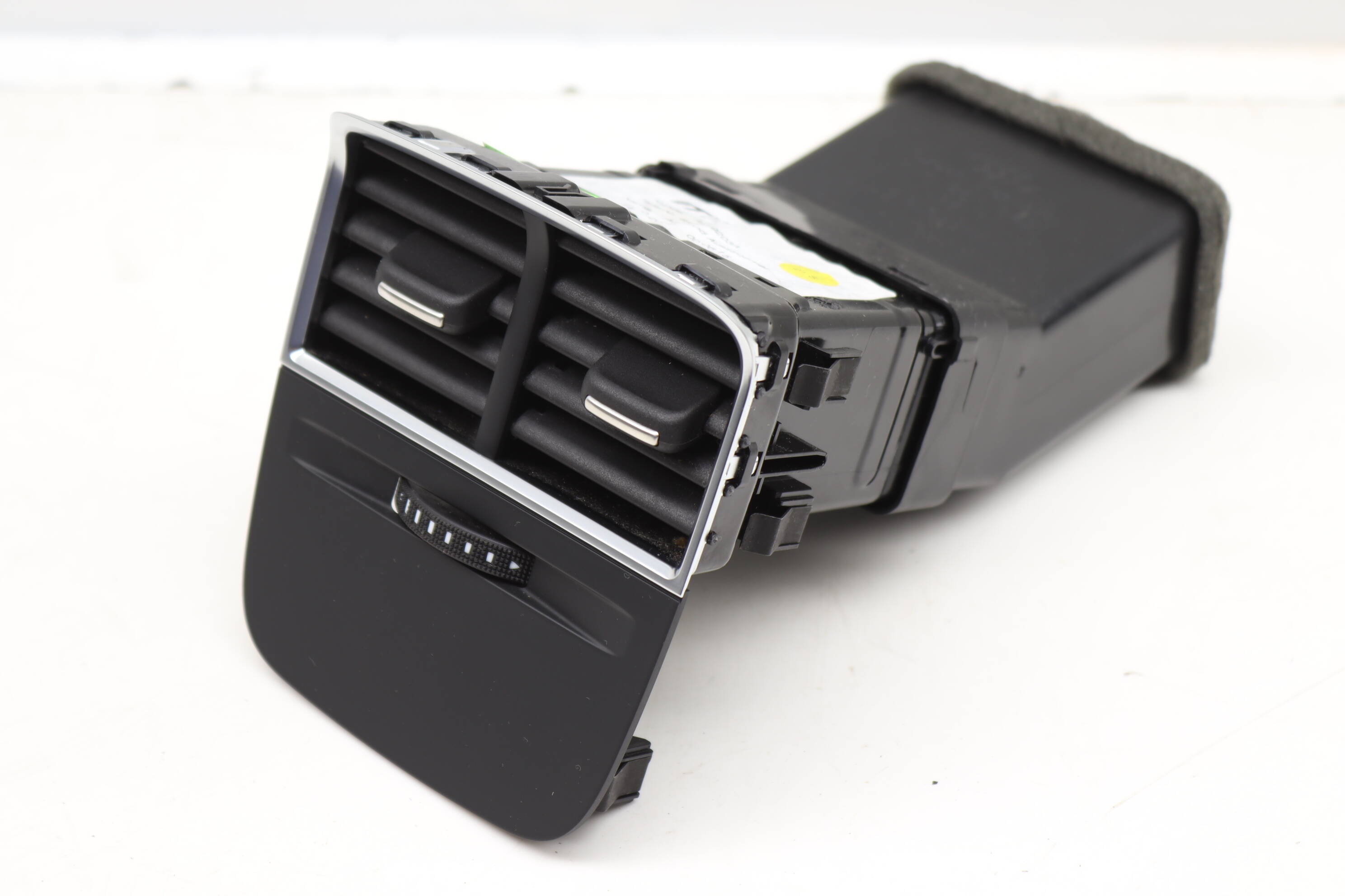 Climate Air Vent 8V0819203A