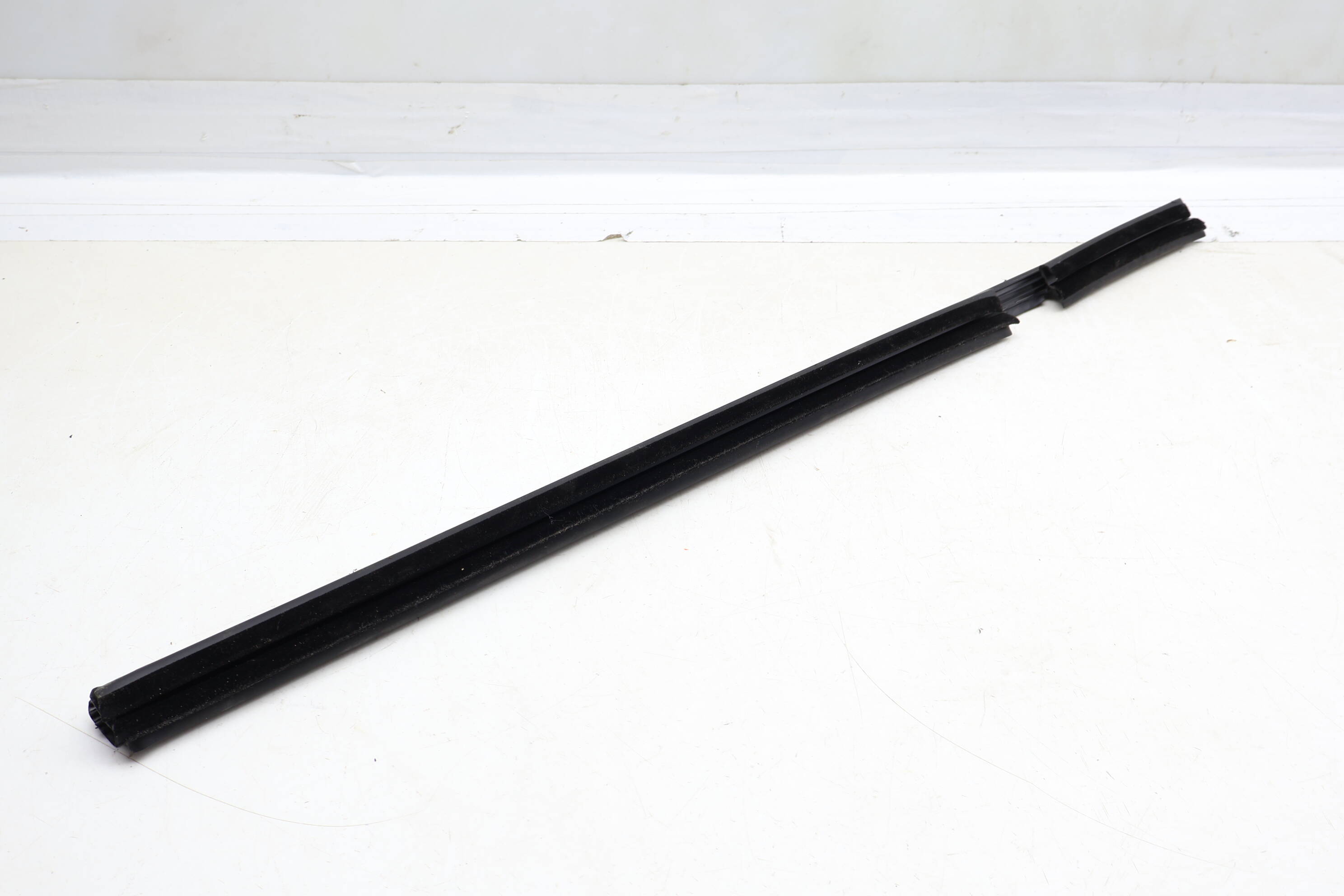 Inner Door / Window Slot Seal 2537350201