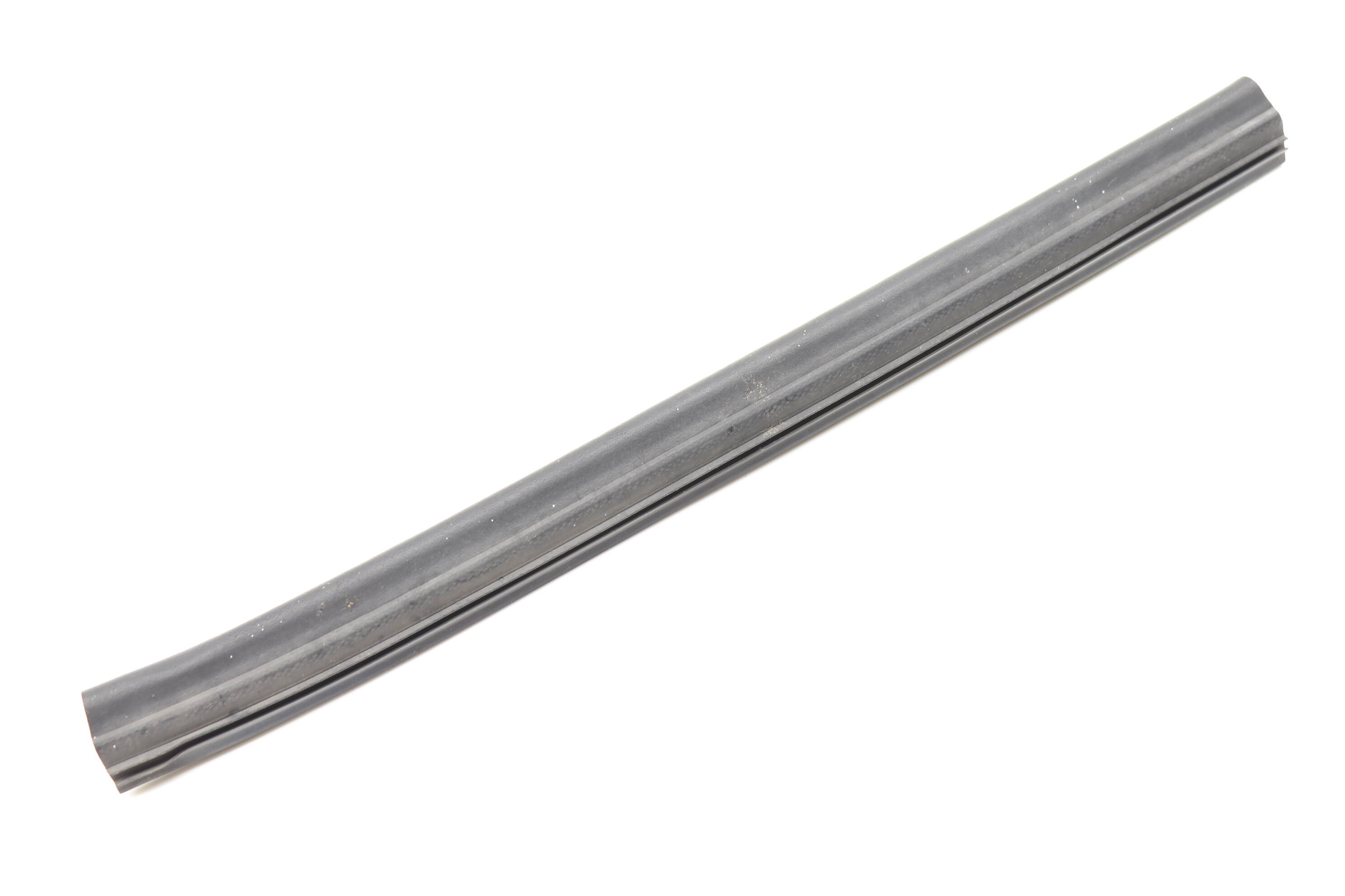 Engine / Hood Seal 51713400365