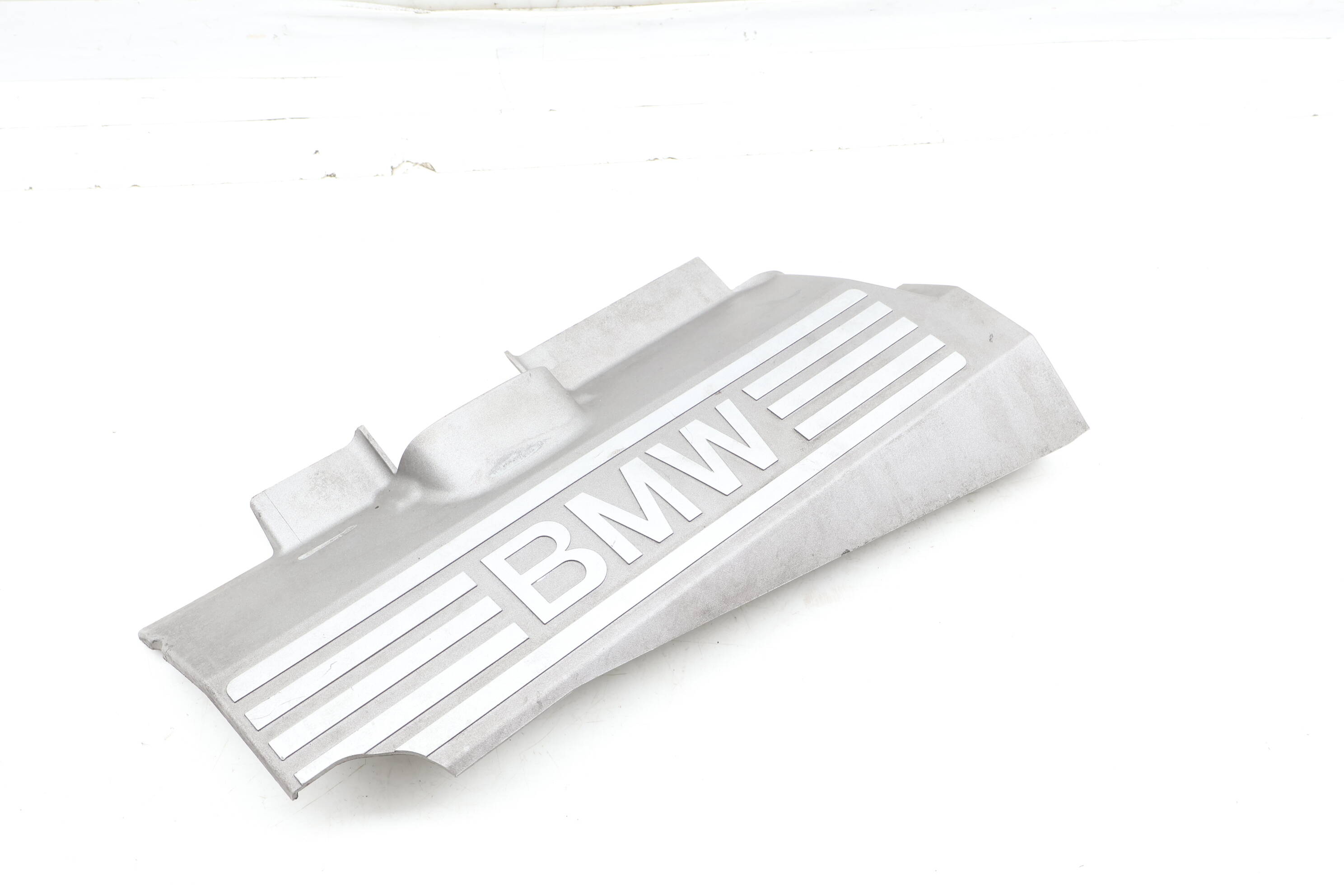 Engine Valve / Cylinder Head Cover 11127508777