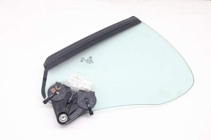 Quarter Window Glass 51377192301 main product photo