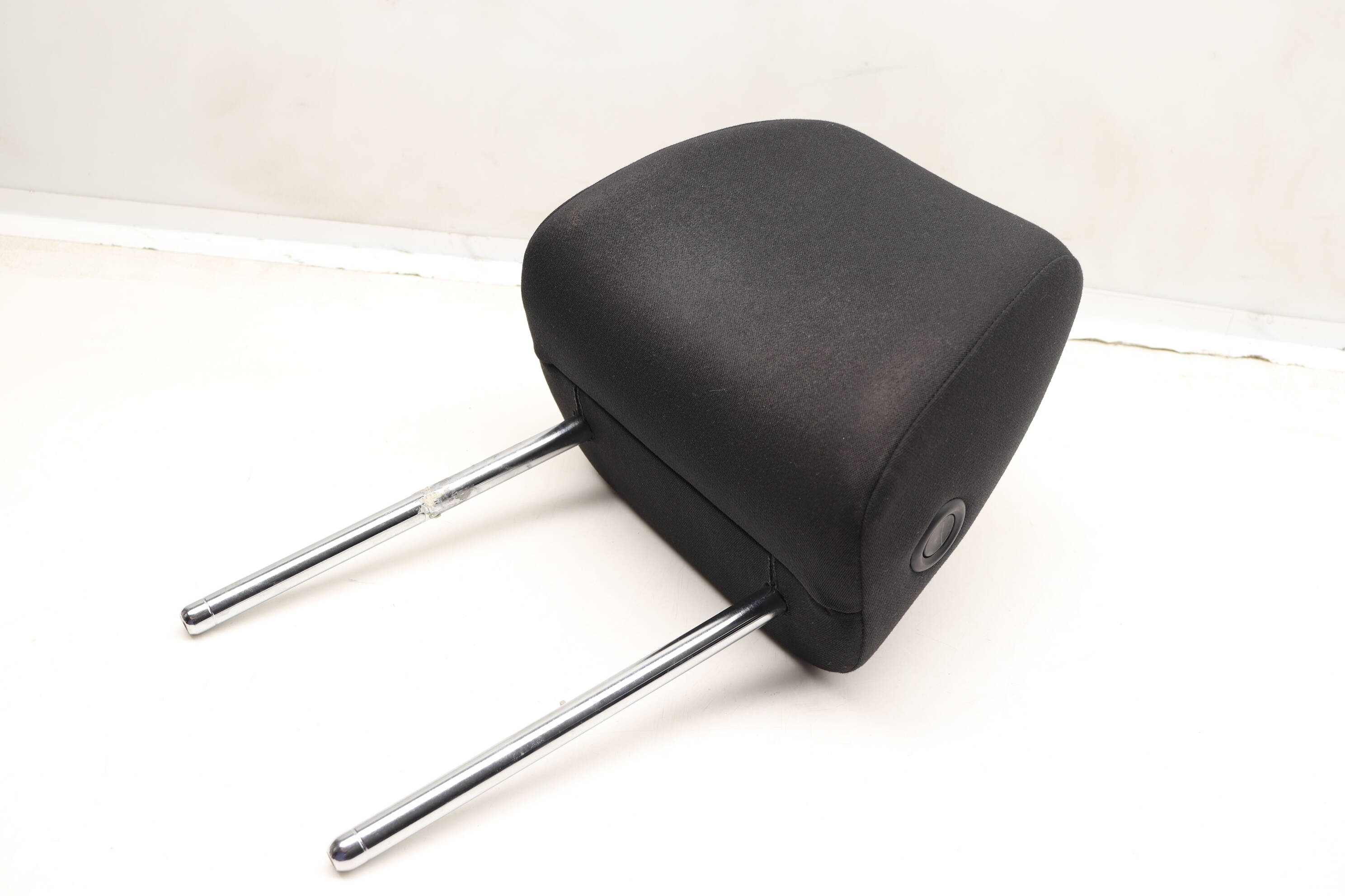 Headrest / Head Rest 5K0881901J