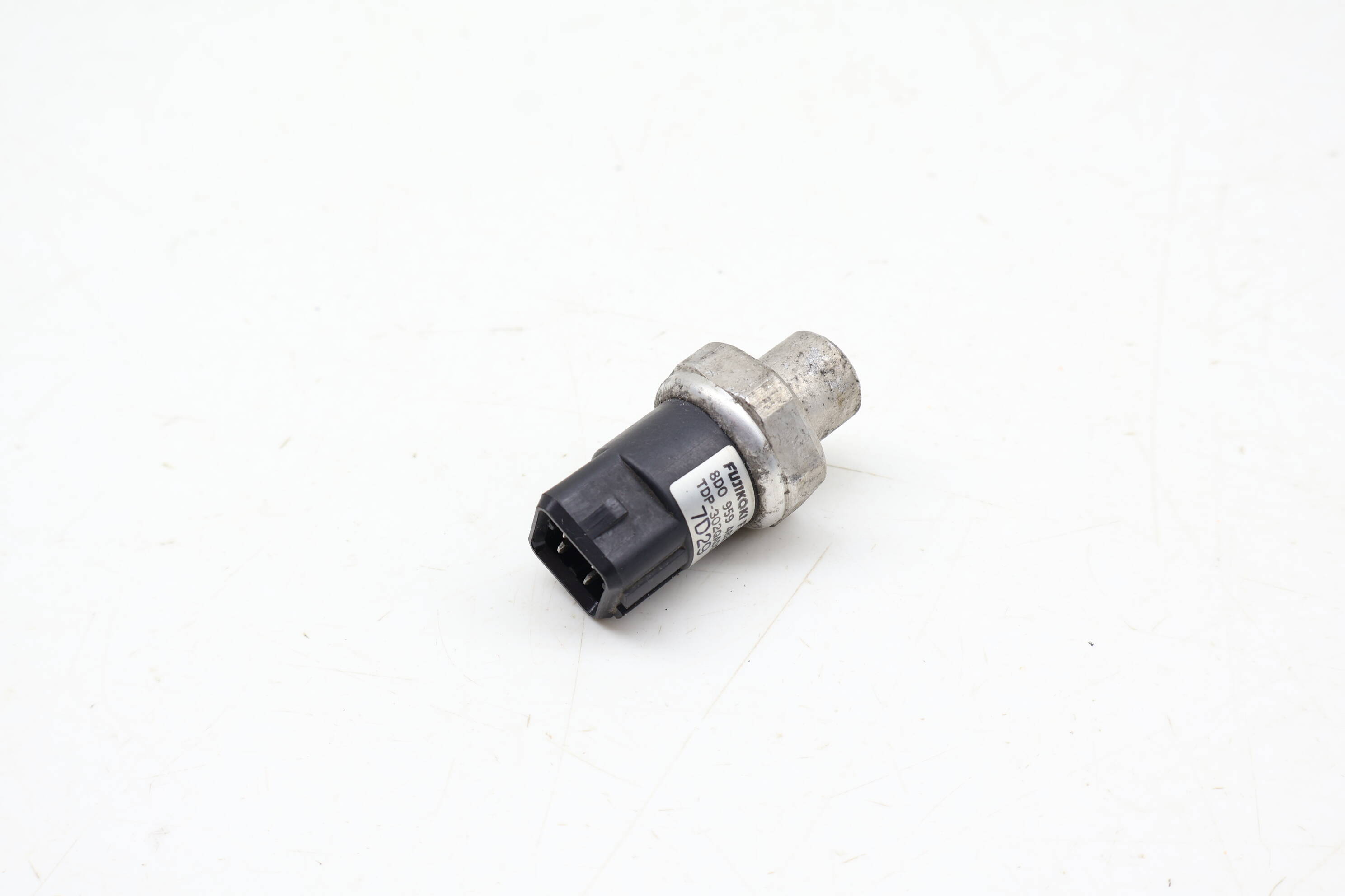 Ac High Pressure Sensor / Switch 8D0959482B