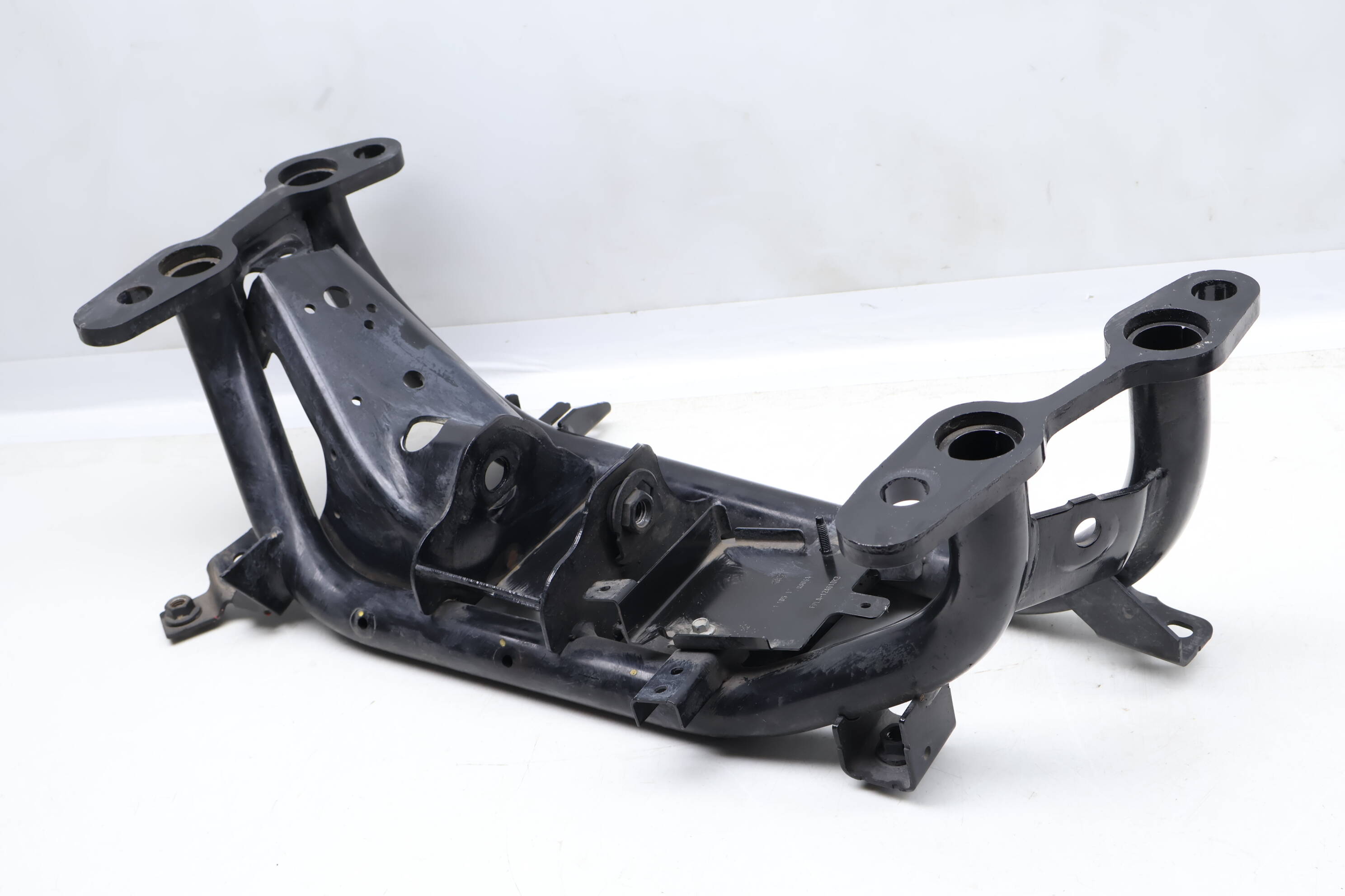 Transmission Crossmember Mount / Bracket LR105303