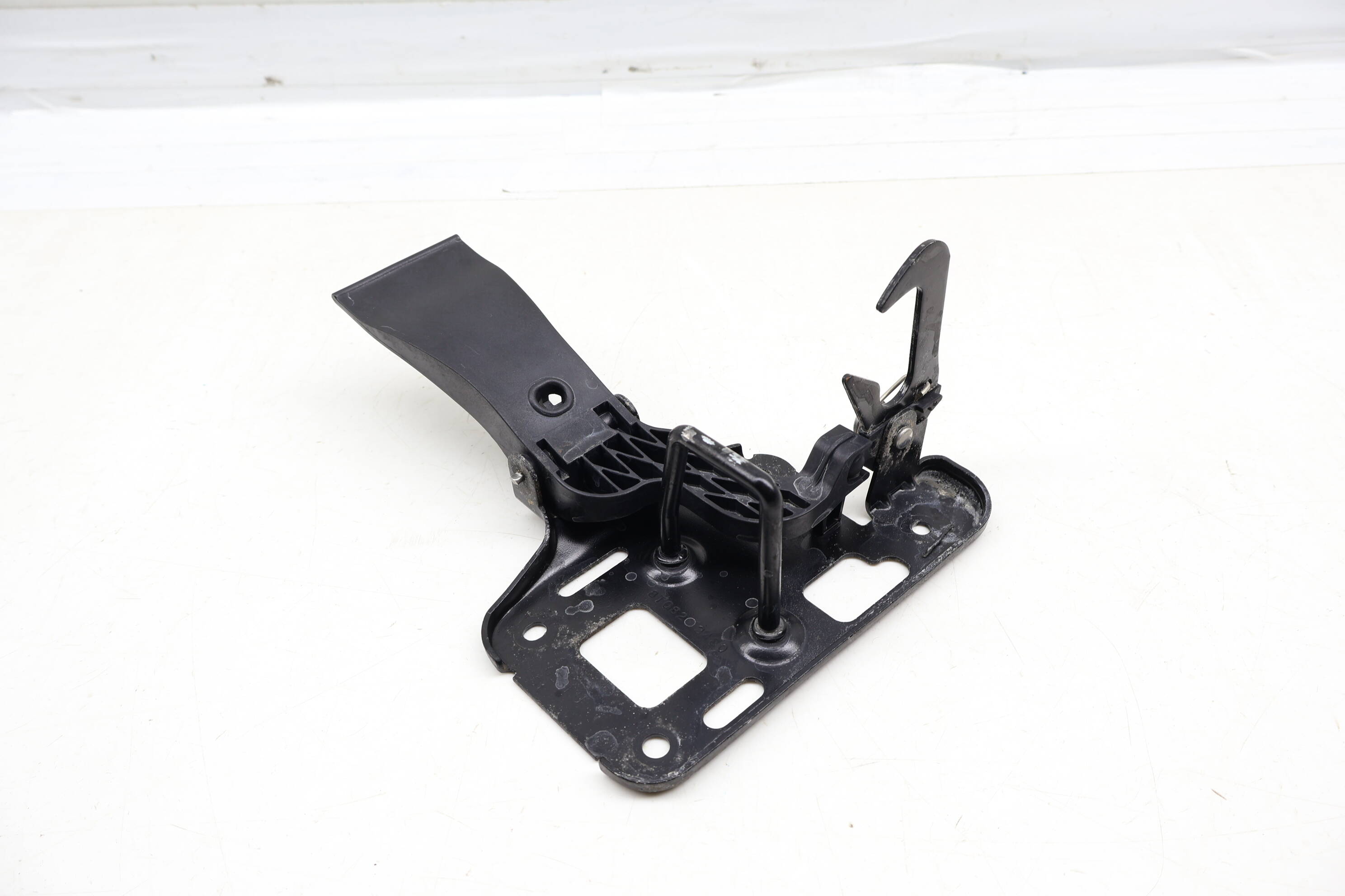 Upper Hood Latch / Lever 8T0823480