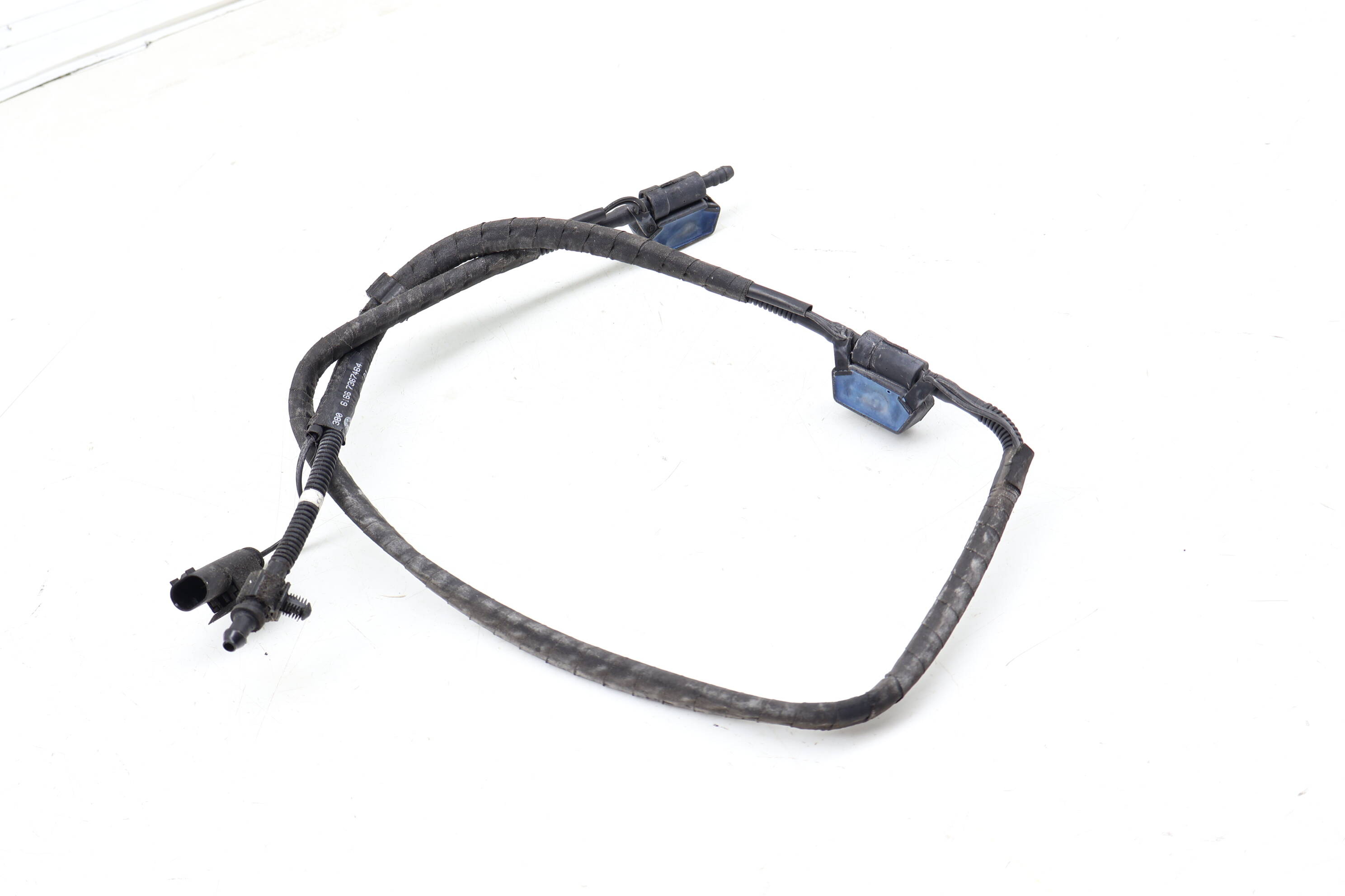 Windshield Washer Sprayer Jet / Nozzle 61667367464