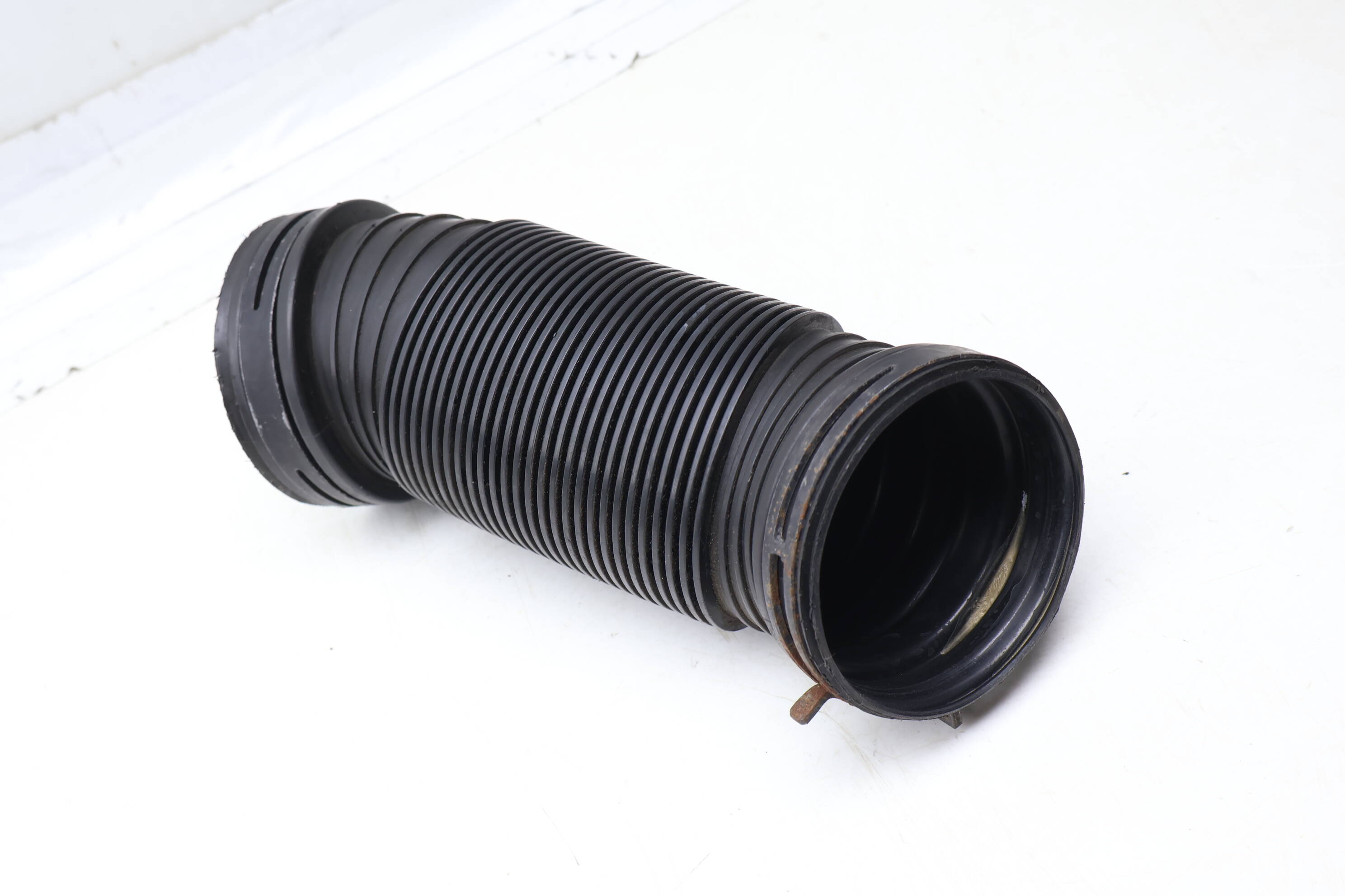 Air Intake / Throttle Body Duct / Hose 078129627Q