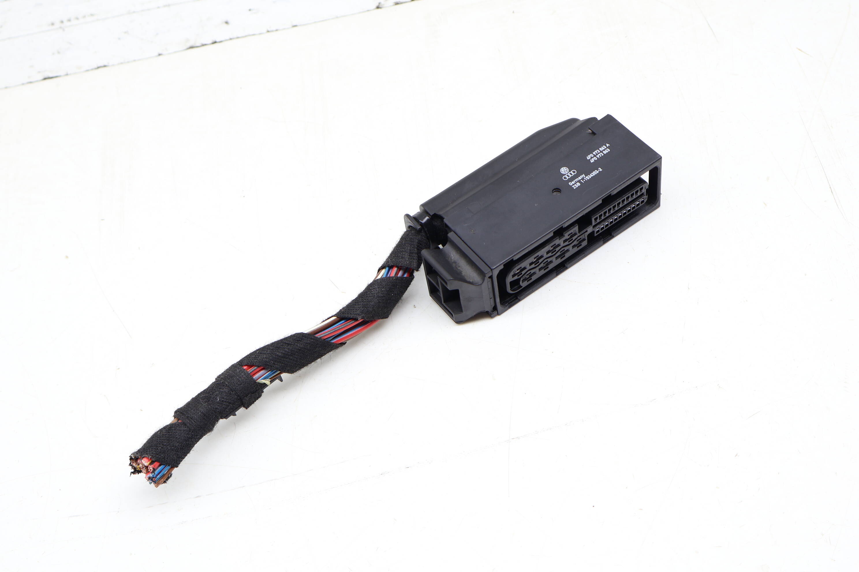 Parking Brake Module Wiring Connector / Pigtail 4F0973863A