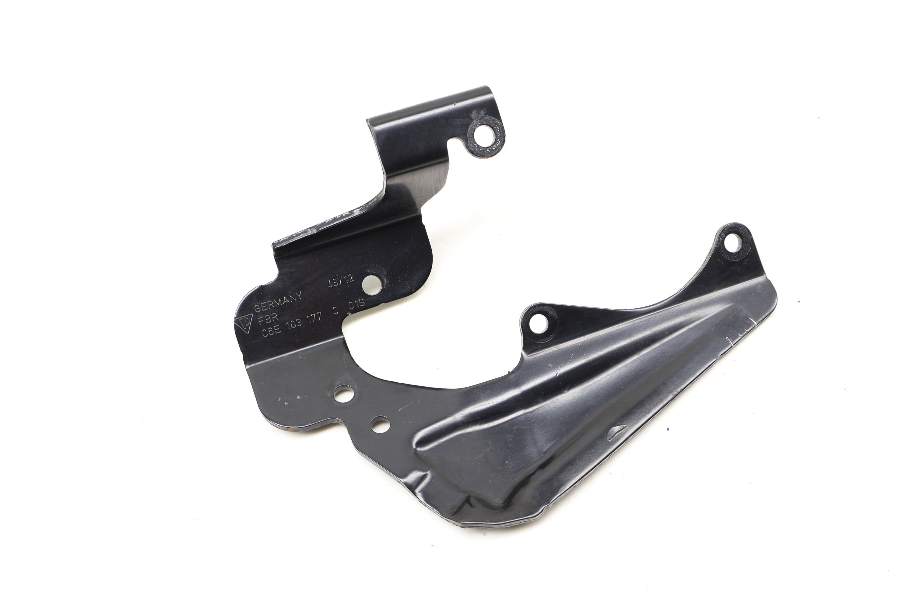 Engine Cylinder Head Cover / Bracket 06E103177C 95810457703