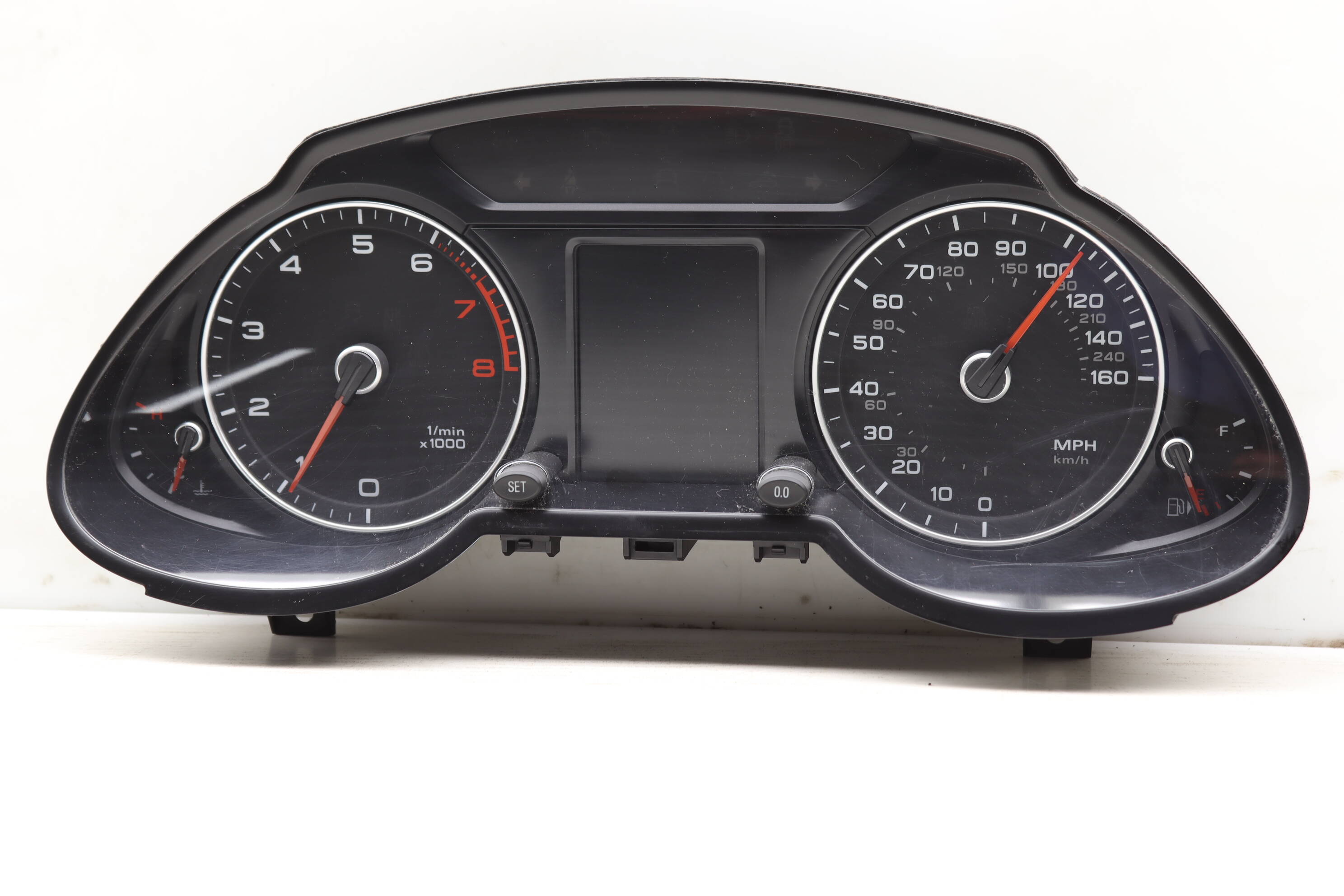 Instrument Cluster / Speedometer 8R0920981N