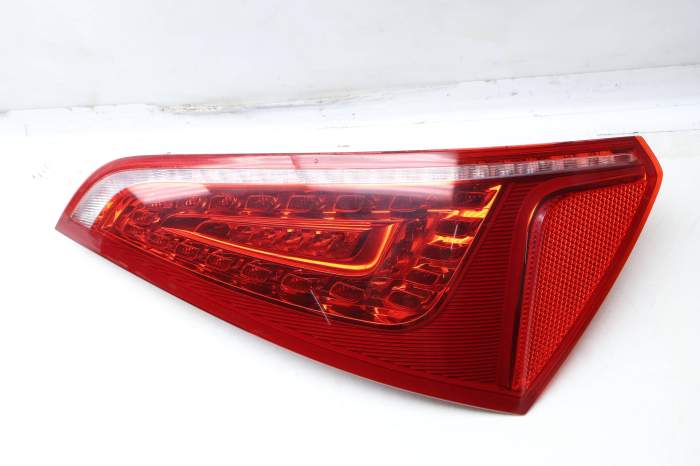 Upper Led Tail Light / Lamp 8R0945094B main product photo