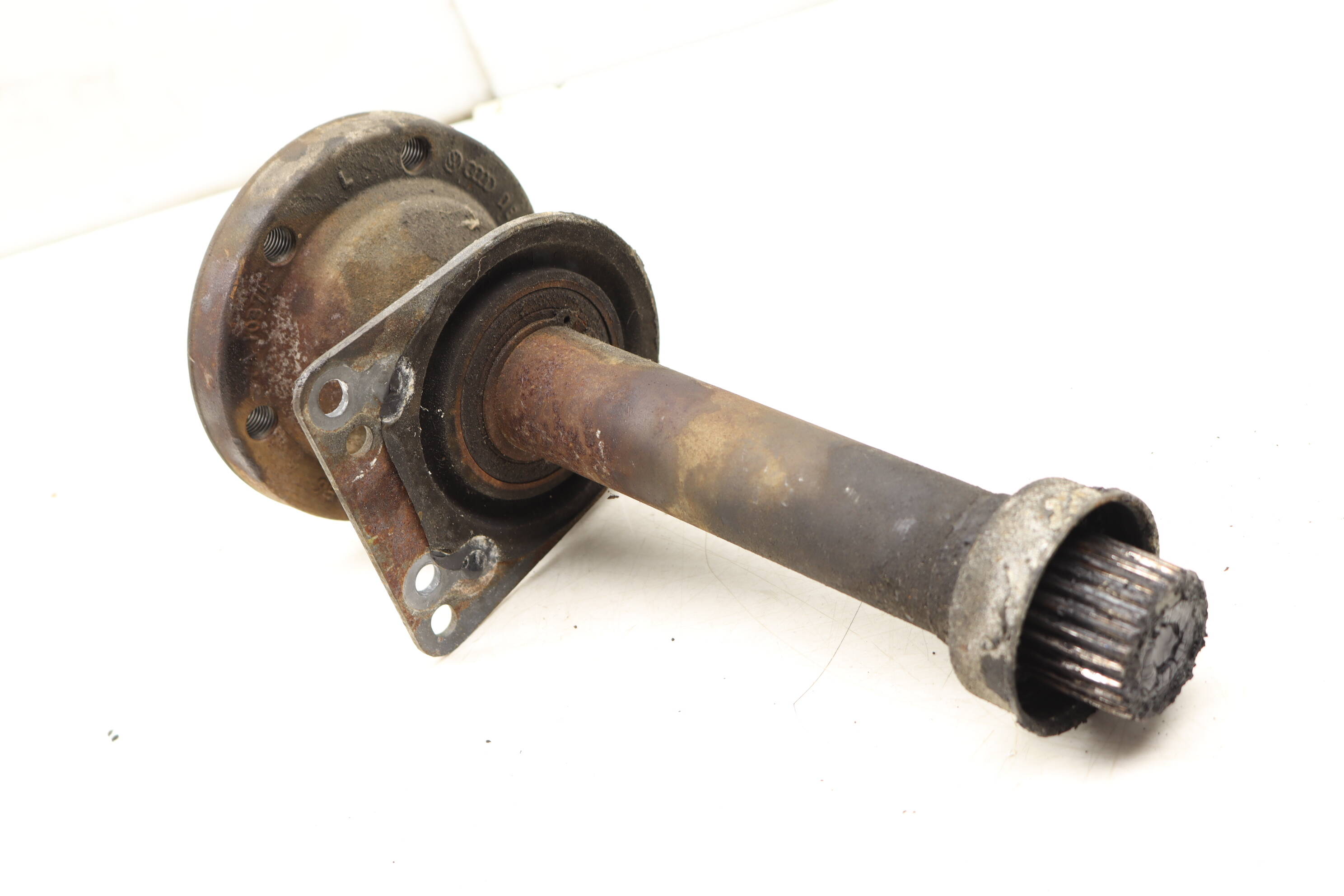 VW Right Transmission Flange Shaft (EuroVan) 01P409356A