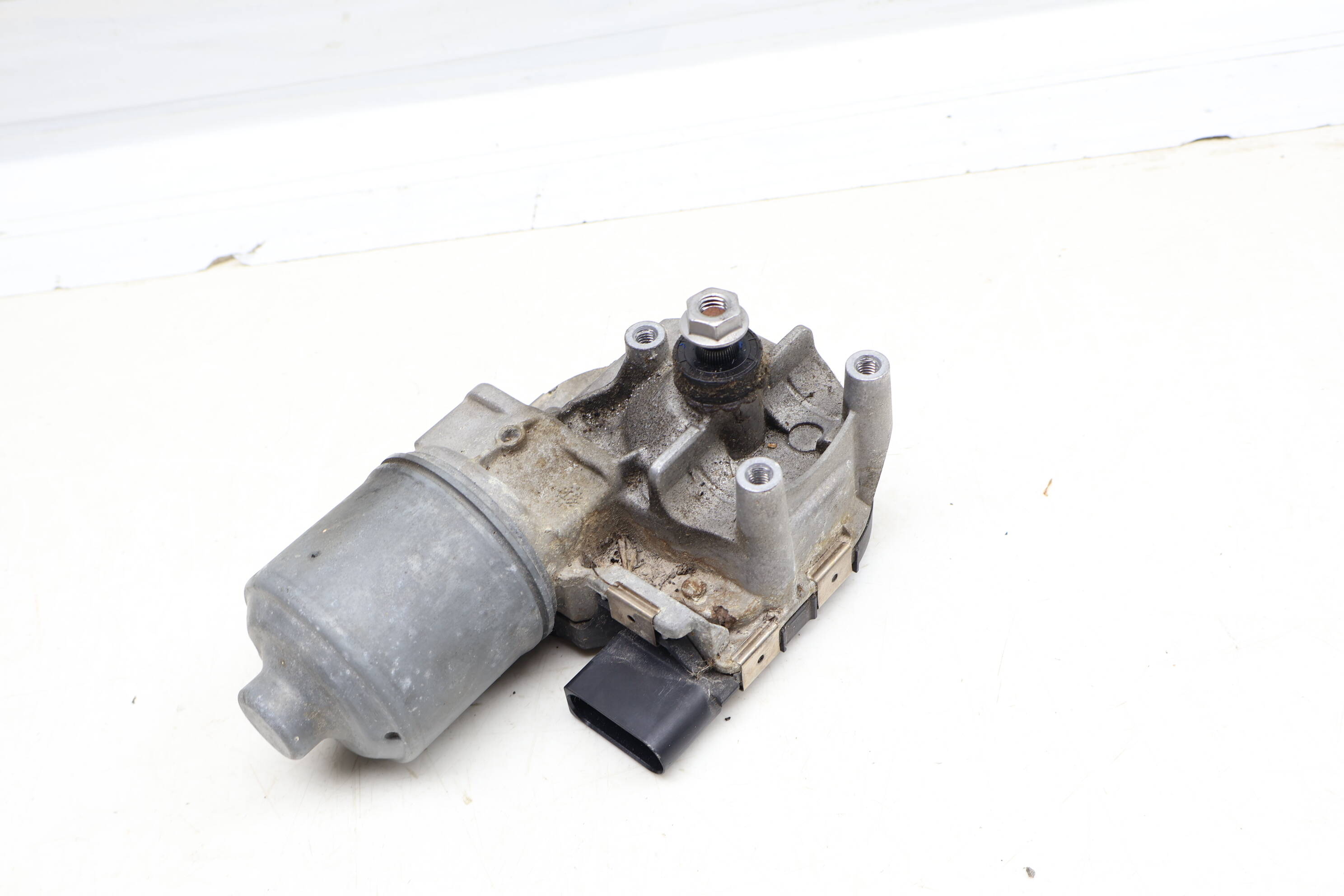 Windshield Wiper Motor 2538205500