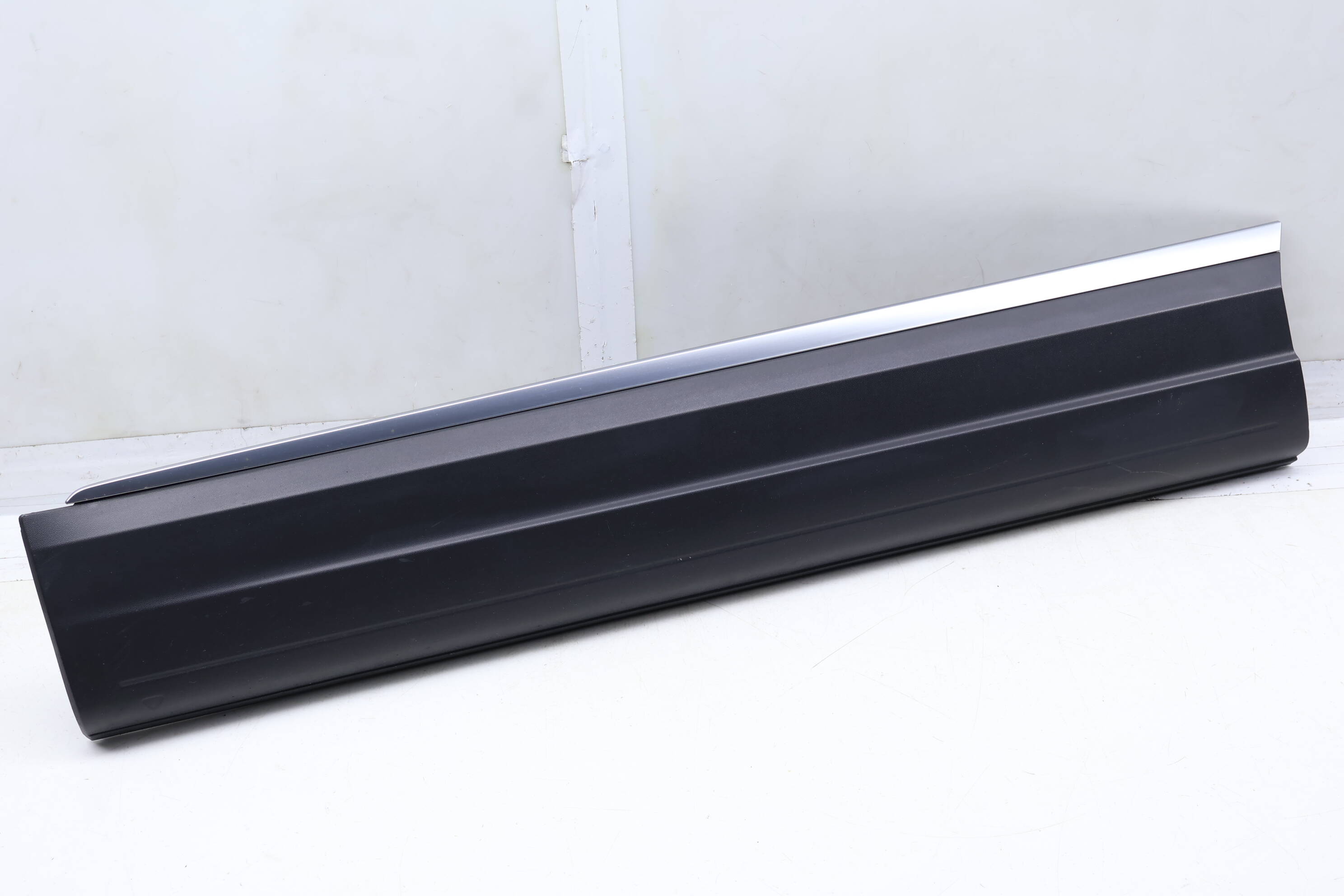 【おだんご】 1365、1394、①、③ VW Front Left Lower Door Molding / Trim 5N0854939D