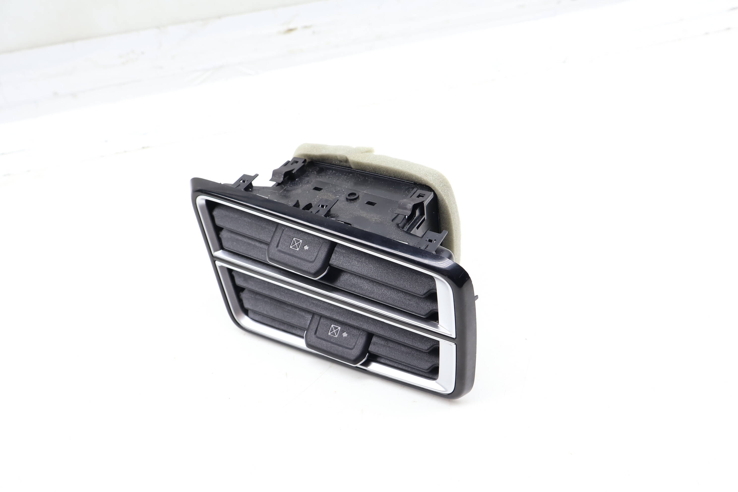 Dash Air Vent 3CN819704D