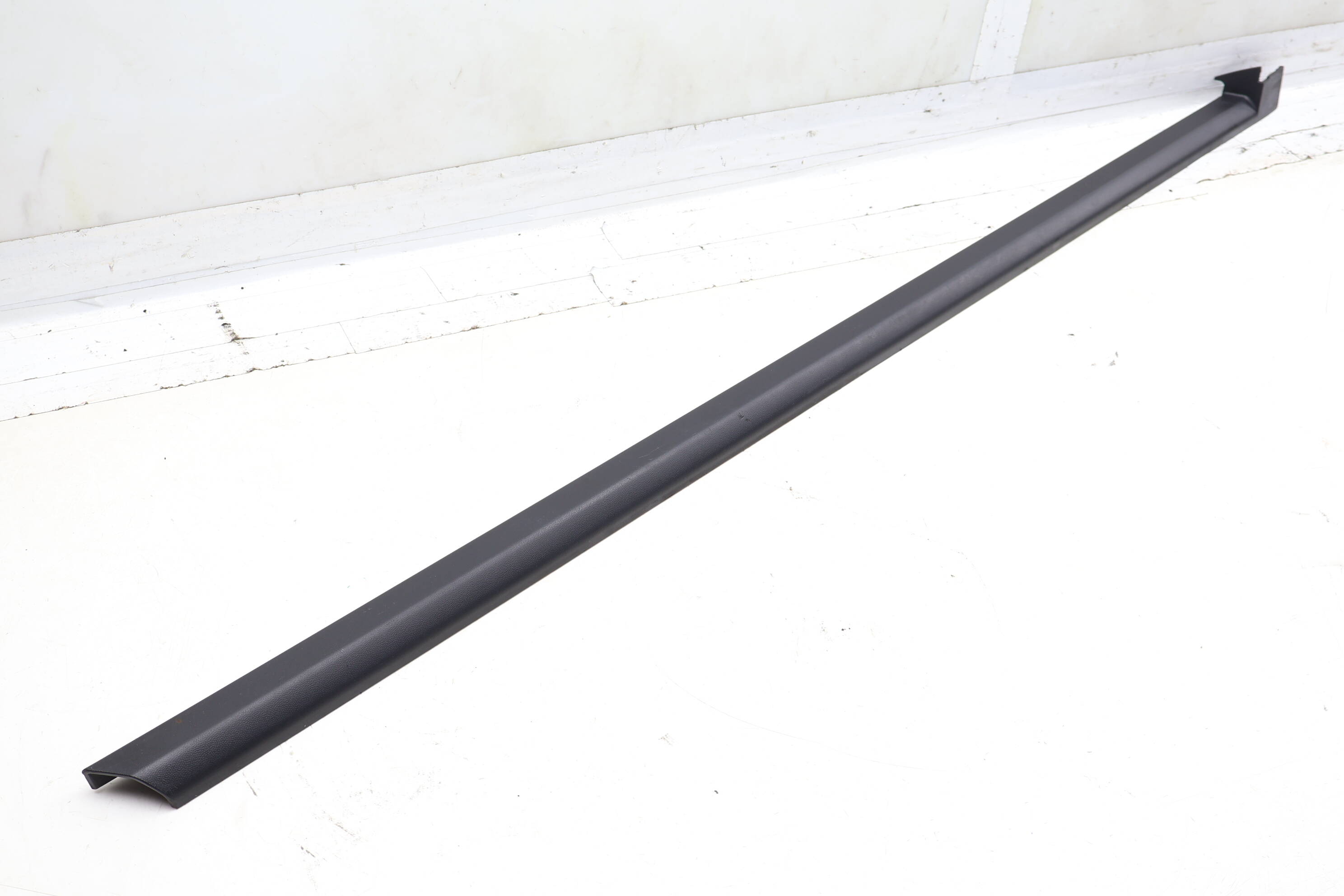 Door Sill / Scuff Panel Trim / Molding 7P5853537 95855953700