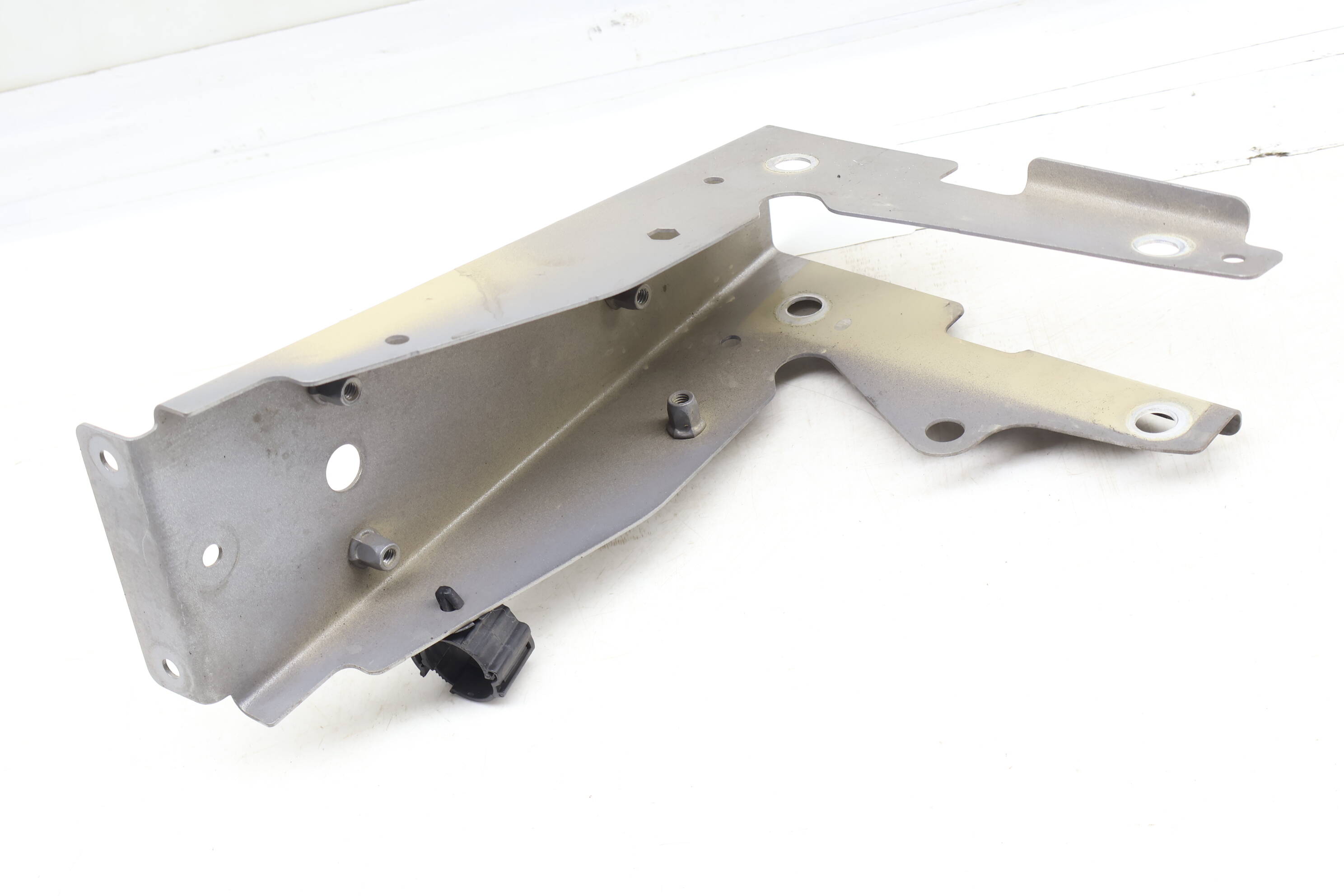 Fender Mount Bracket 97050435604