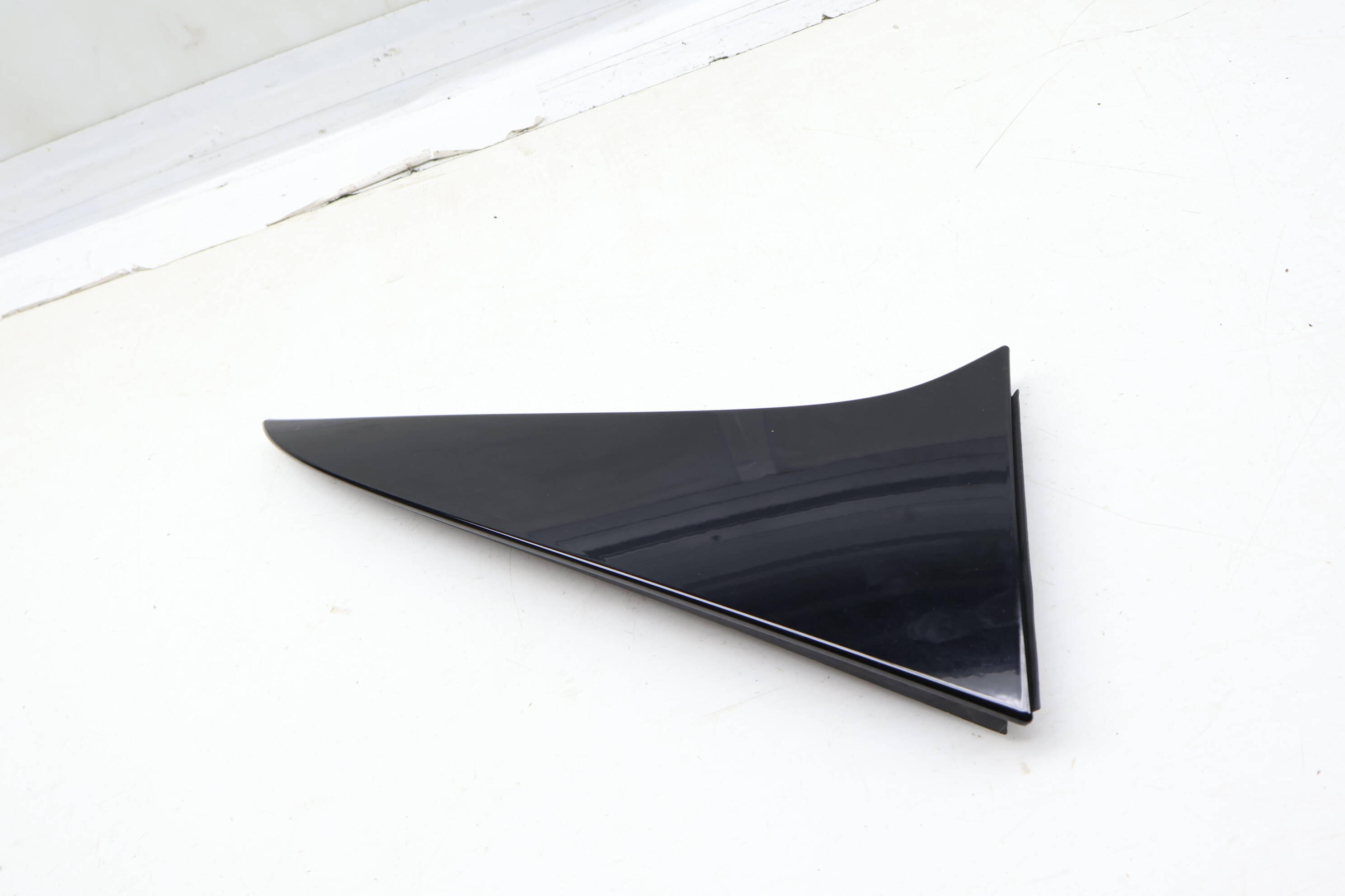 Trunk Lid Hatch Spoiler Trim / Panel 51627304606