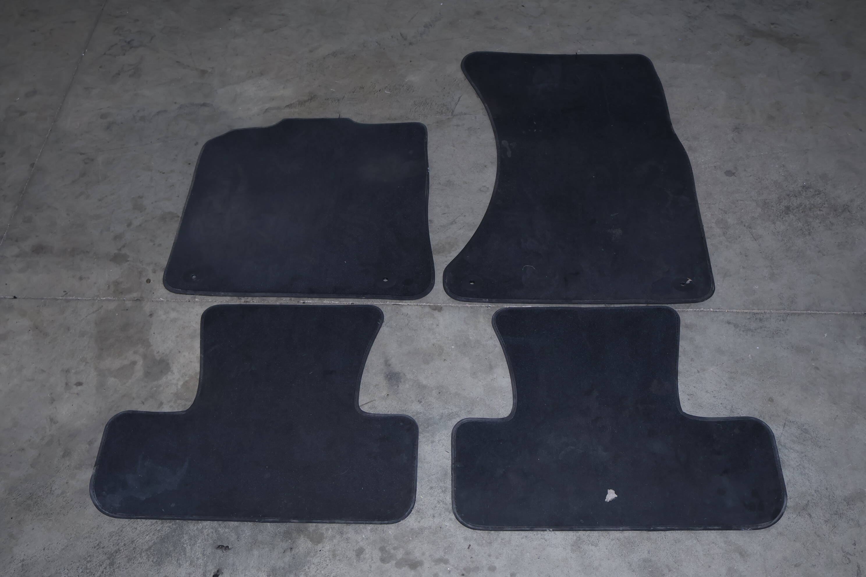 Carpet Floor Mat Set 8R0864450A