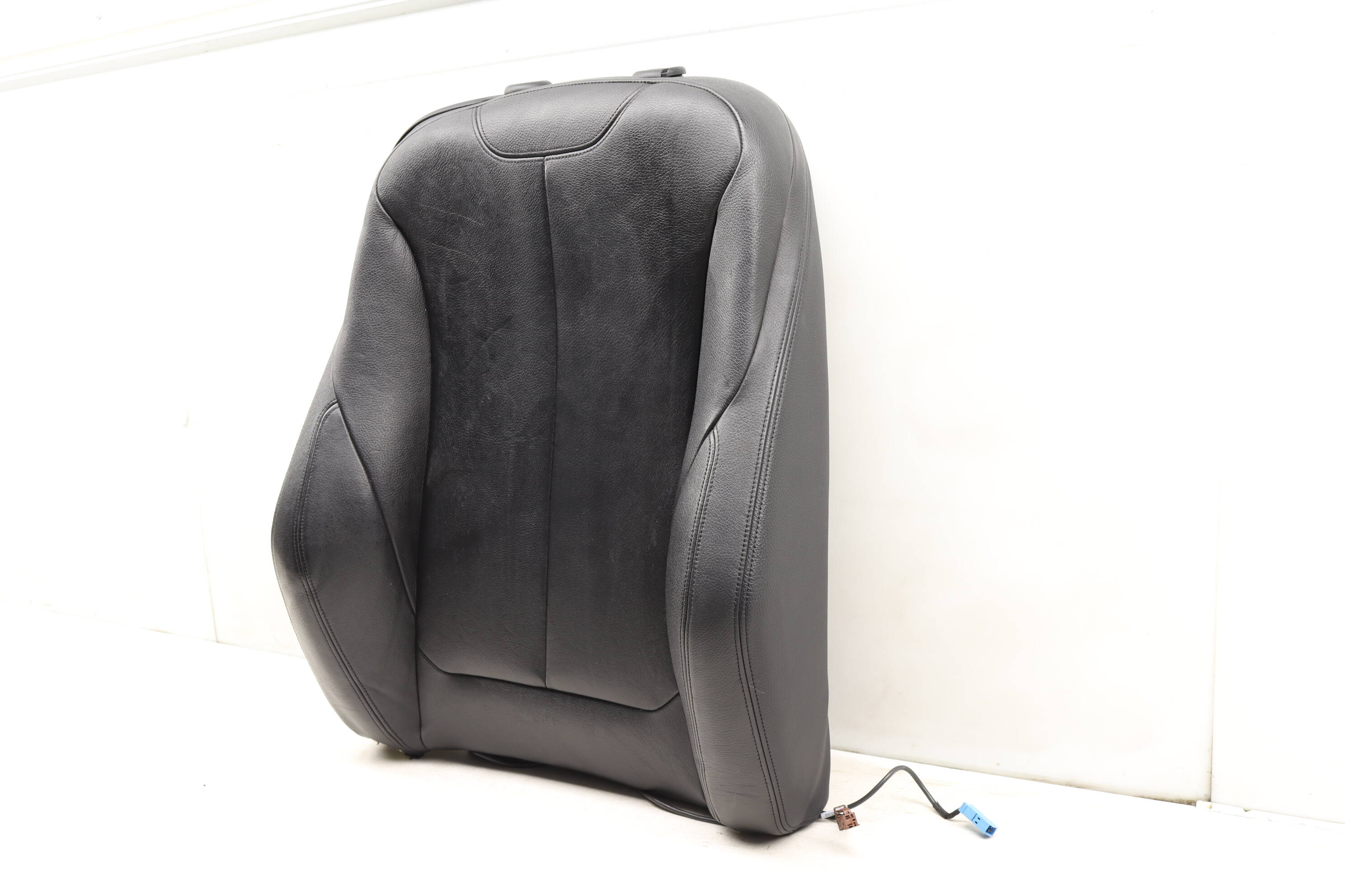 Upper&#x20;Sport&#x20;Seat&#x20;Backrest&#x20;Cushion&#x20;Assembly&#x20;&#x28;Leather&#x29;&#x20;52107319590