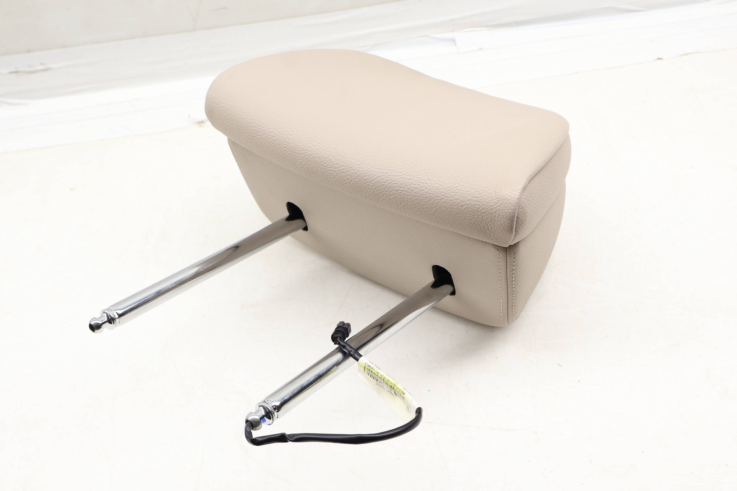 Seat&#x20;Headrest&#x20;&#x2F;&#x20;Head&#x20;Rest&#x20;&#x28;Nevada&#x20;Leather&#x29;&#x20;52107269237