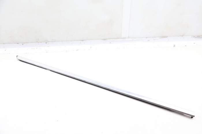 Exterior Door Molding / Trim 95B837476 main product photo