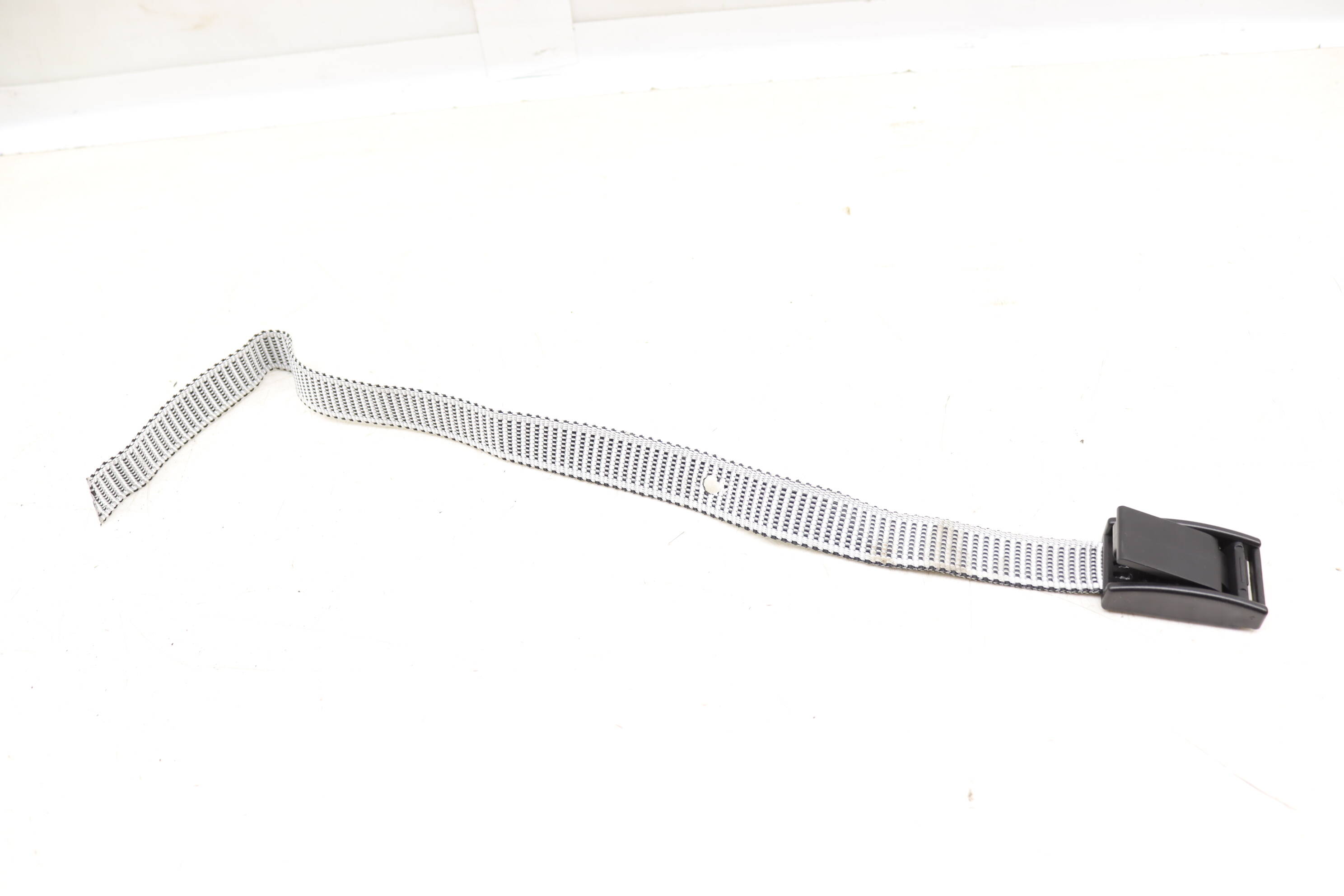 Retaining Strap 8V5867749