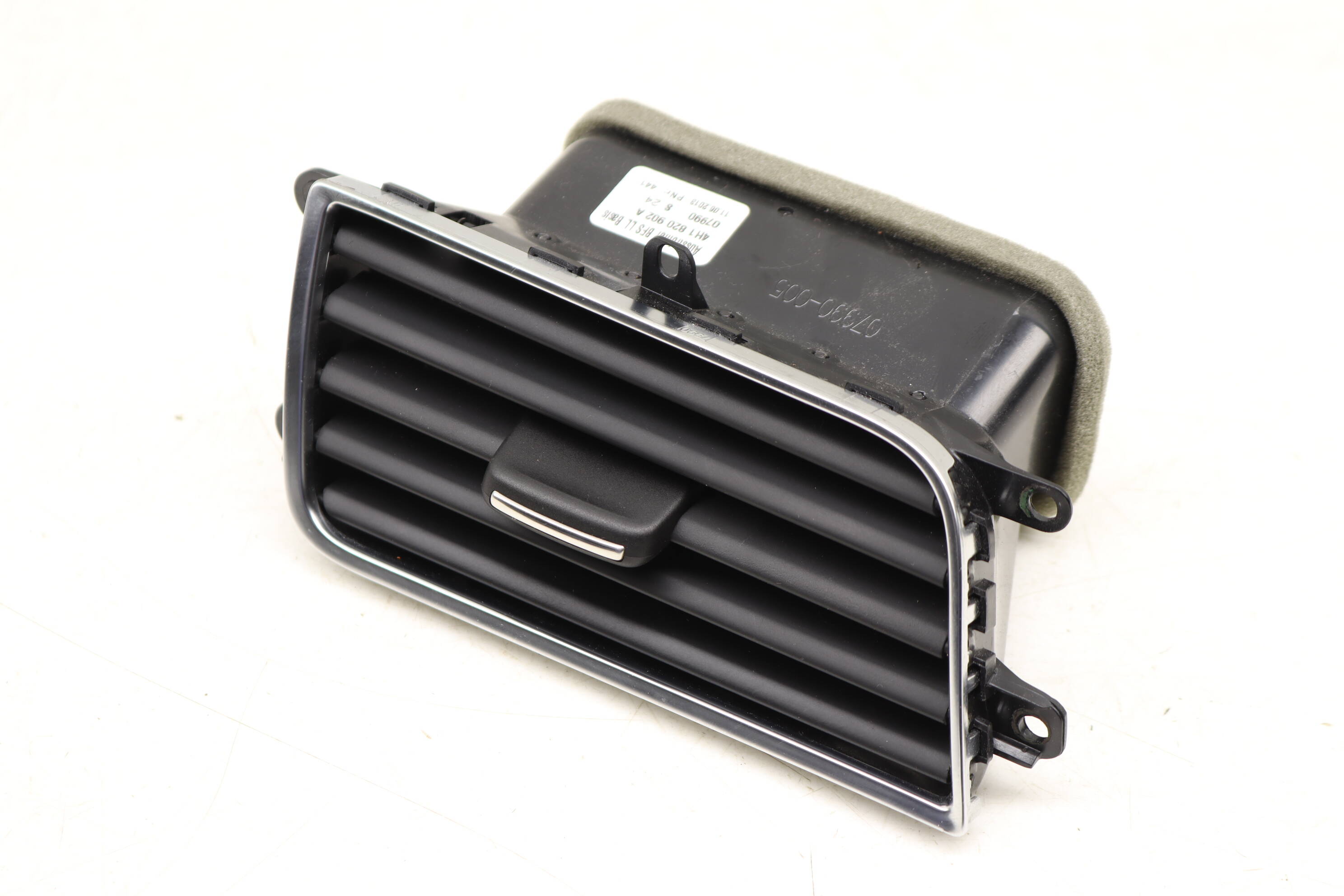 Dash Air Vent 4H1820902A