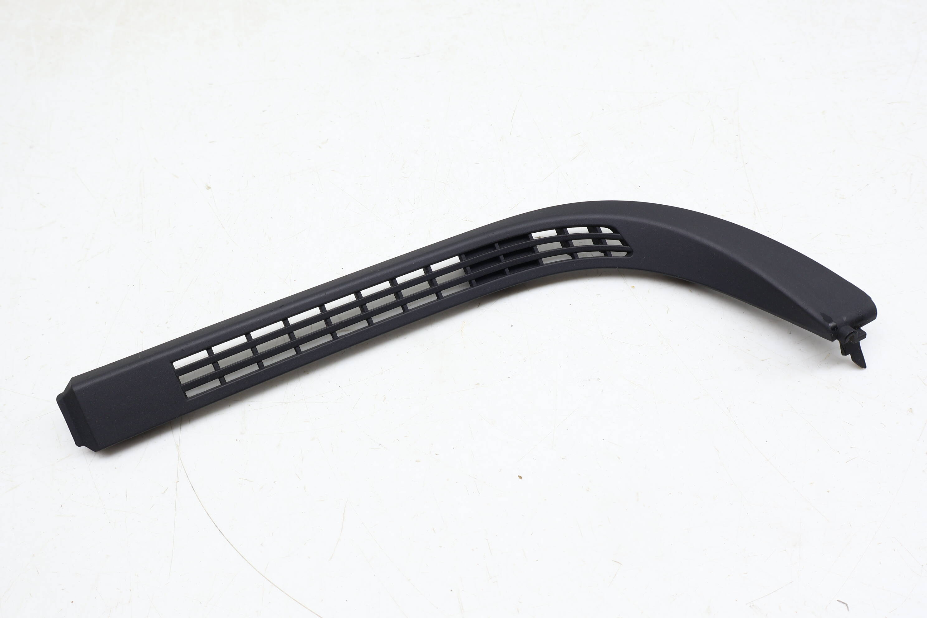 Upper Dash / Instrument Cluster Trim 2218270280