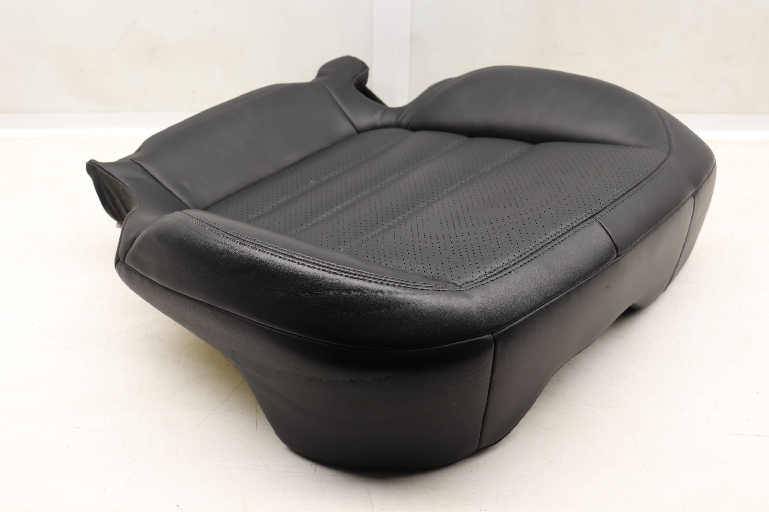 Lower&#x20;Seat&#x20;Bottom&#x20;Cushion&#x20;7P5885406FM&#x20;95852240693