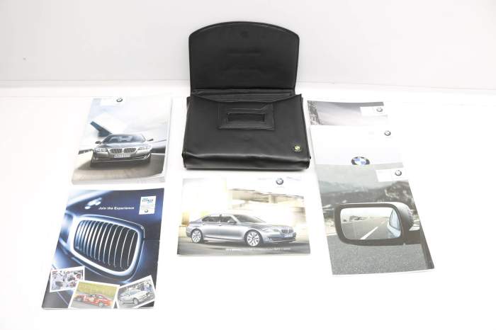 2011 Owners Manual 01402605038 main product photo