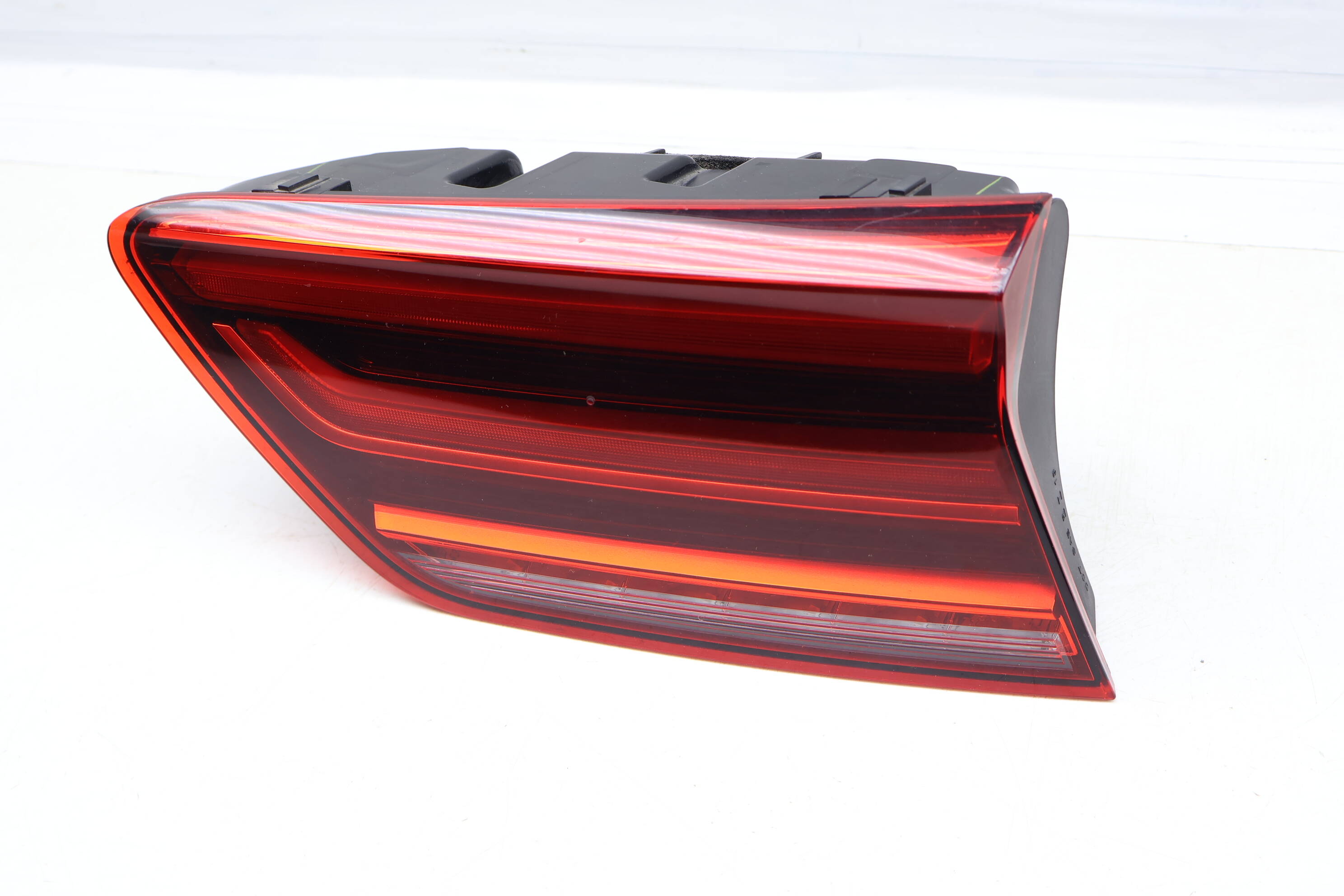 Inner&#x20;Led&#x20;Tail&#x20;Light&#x20;&#x2F;&#x20;Lamp&#x20;3CM945308
