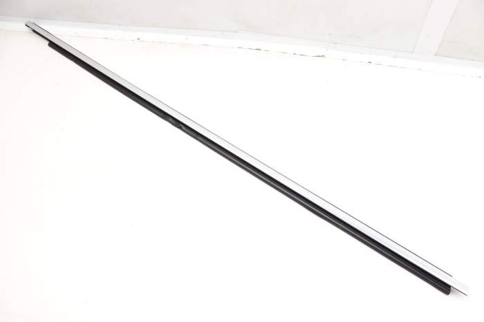 Exterior Door Window Slot Seal / Trim 4M0853284 main product photo
