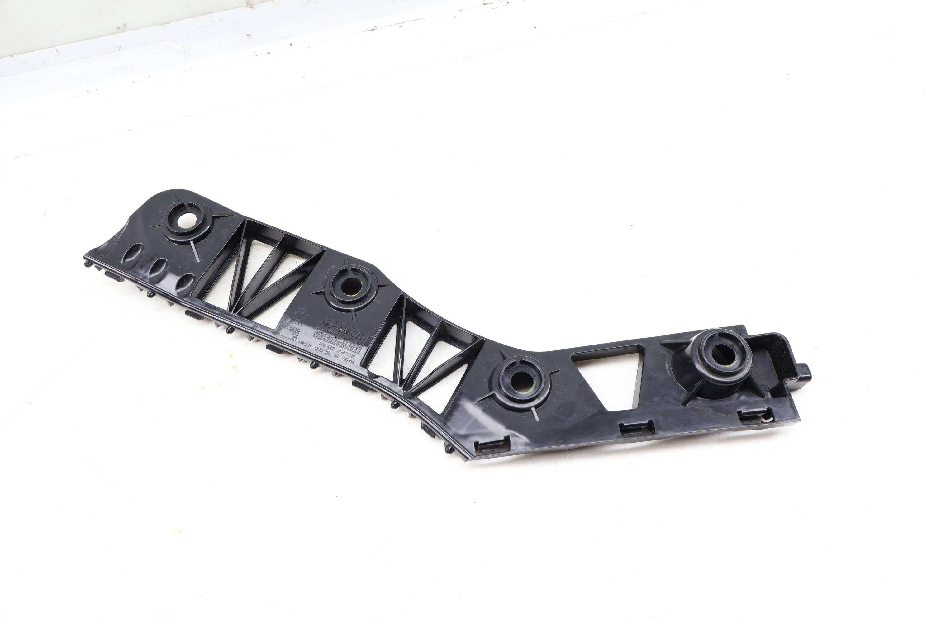 Bumper Mount Bracket / Guide 5NN807393