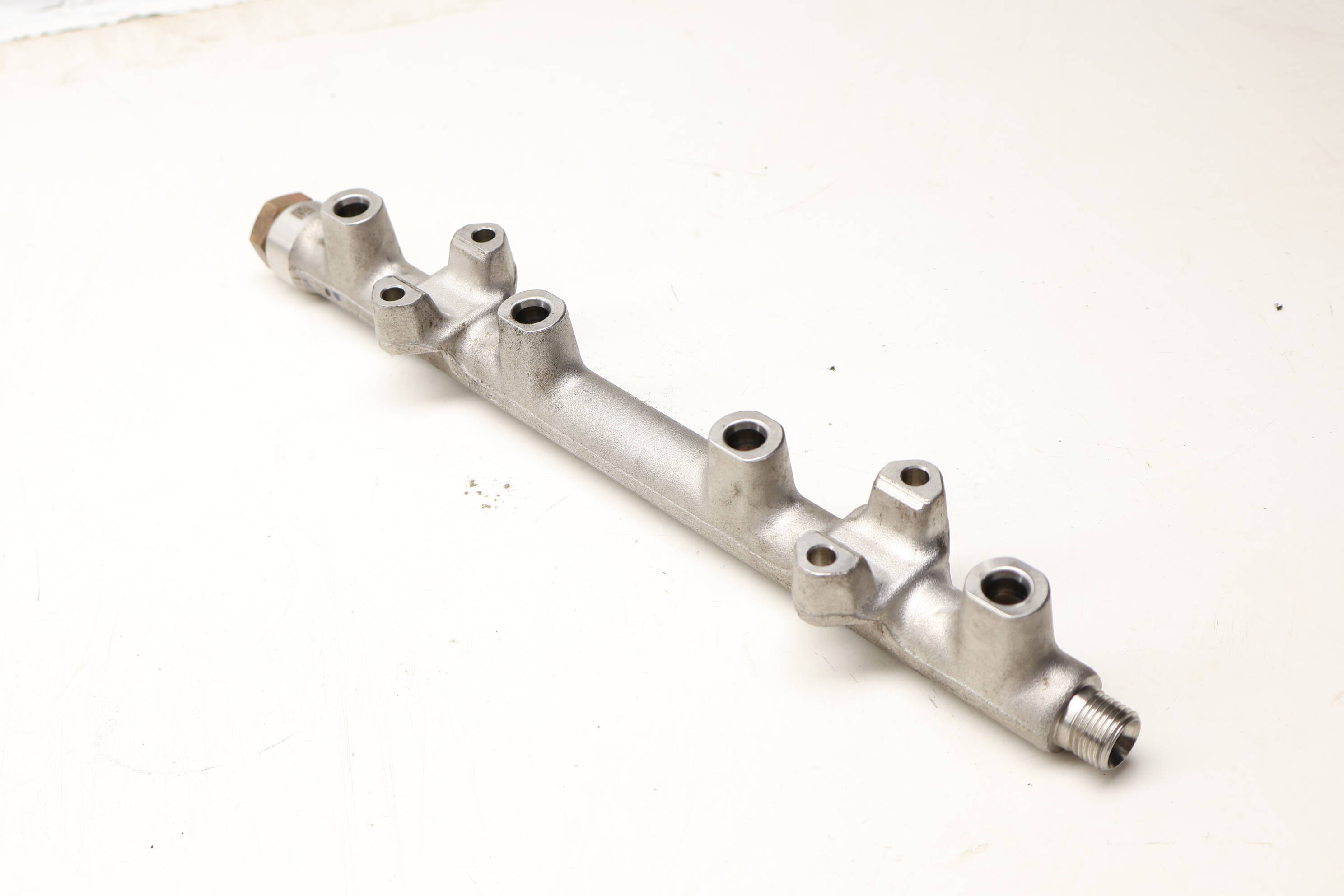 Fuel Rail 05E133320B