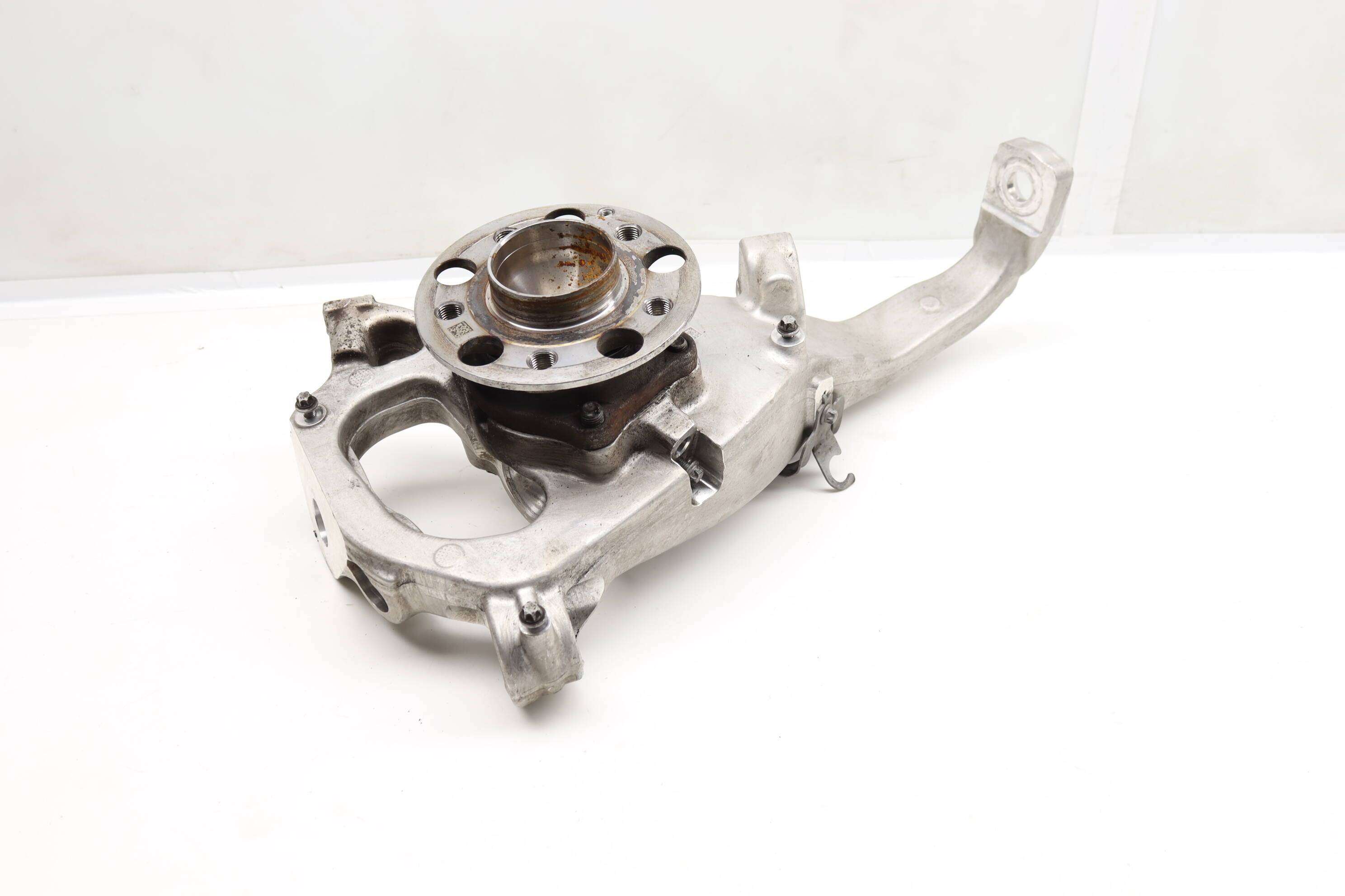 送料無料の商品 Mercedes-Benz Spindle Knuckle W/ Wheel Bearing 2053325200 アイドルグッズ