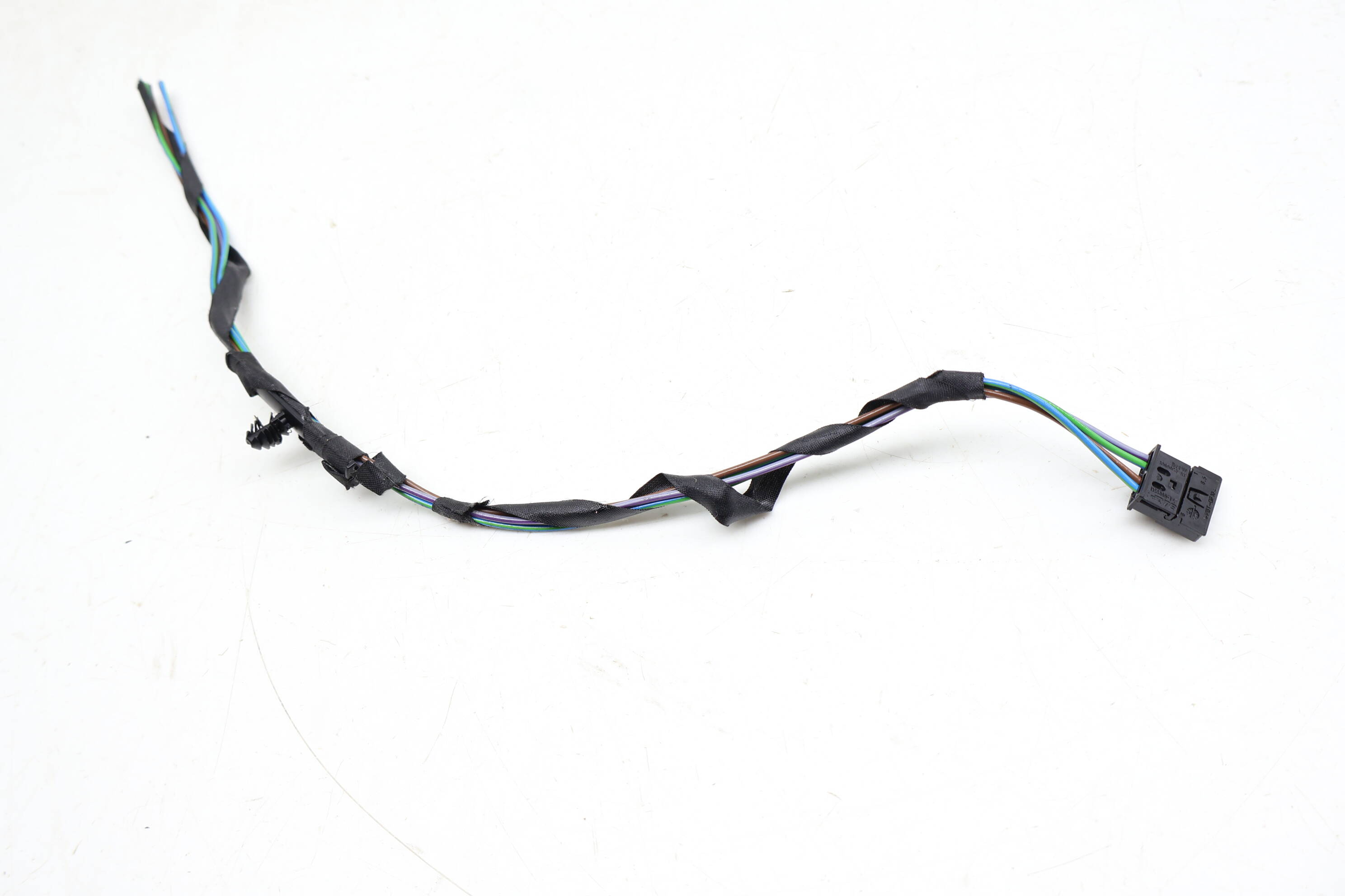 Outer Tail Light / Lamp Wiring Harness Connector / Pigtail 63216909052