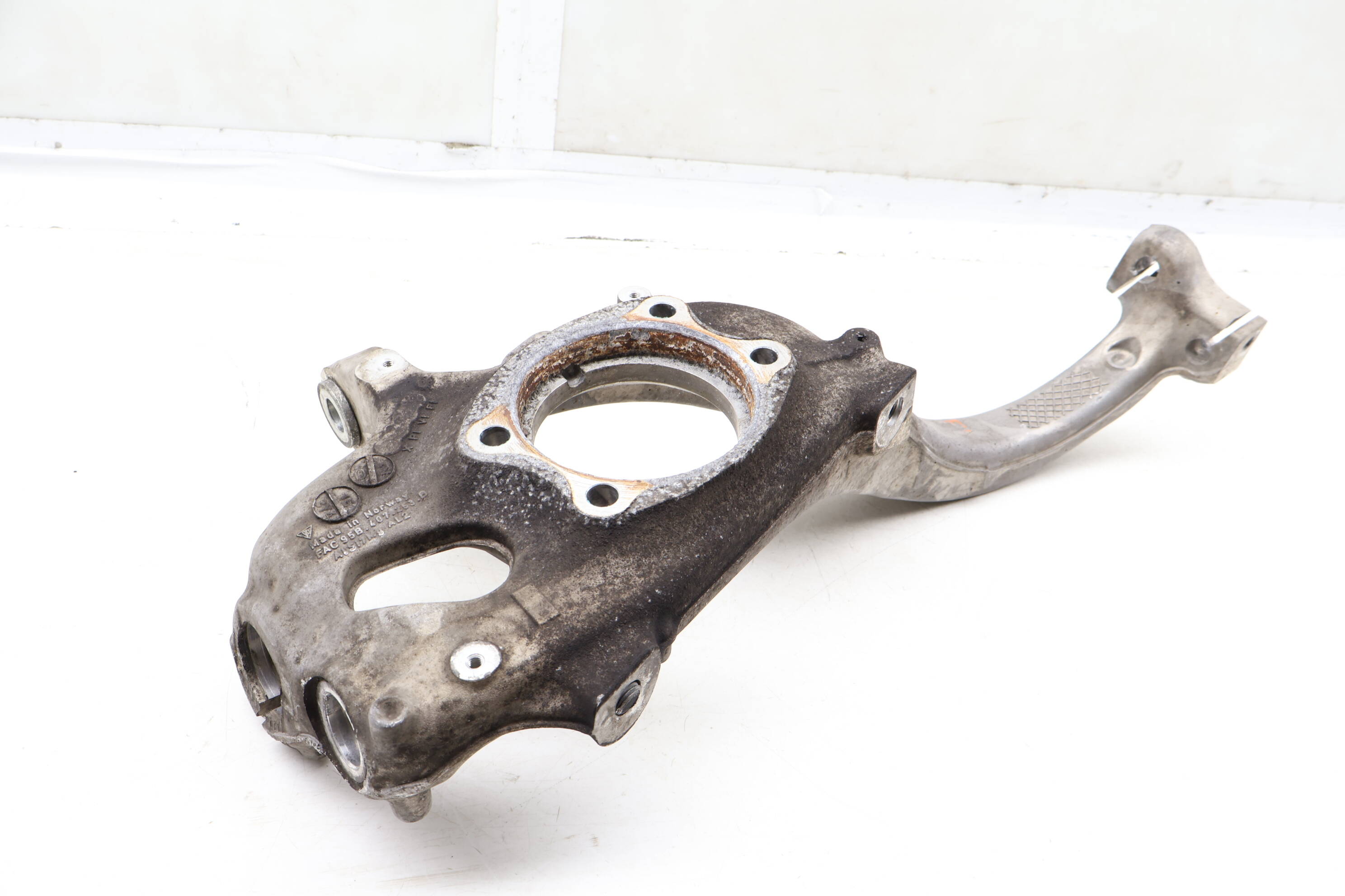 Porsche Front Left Spindle Knuckle (Macan) 95B407253B