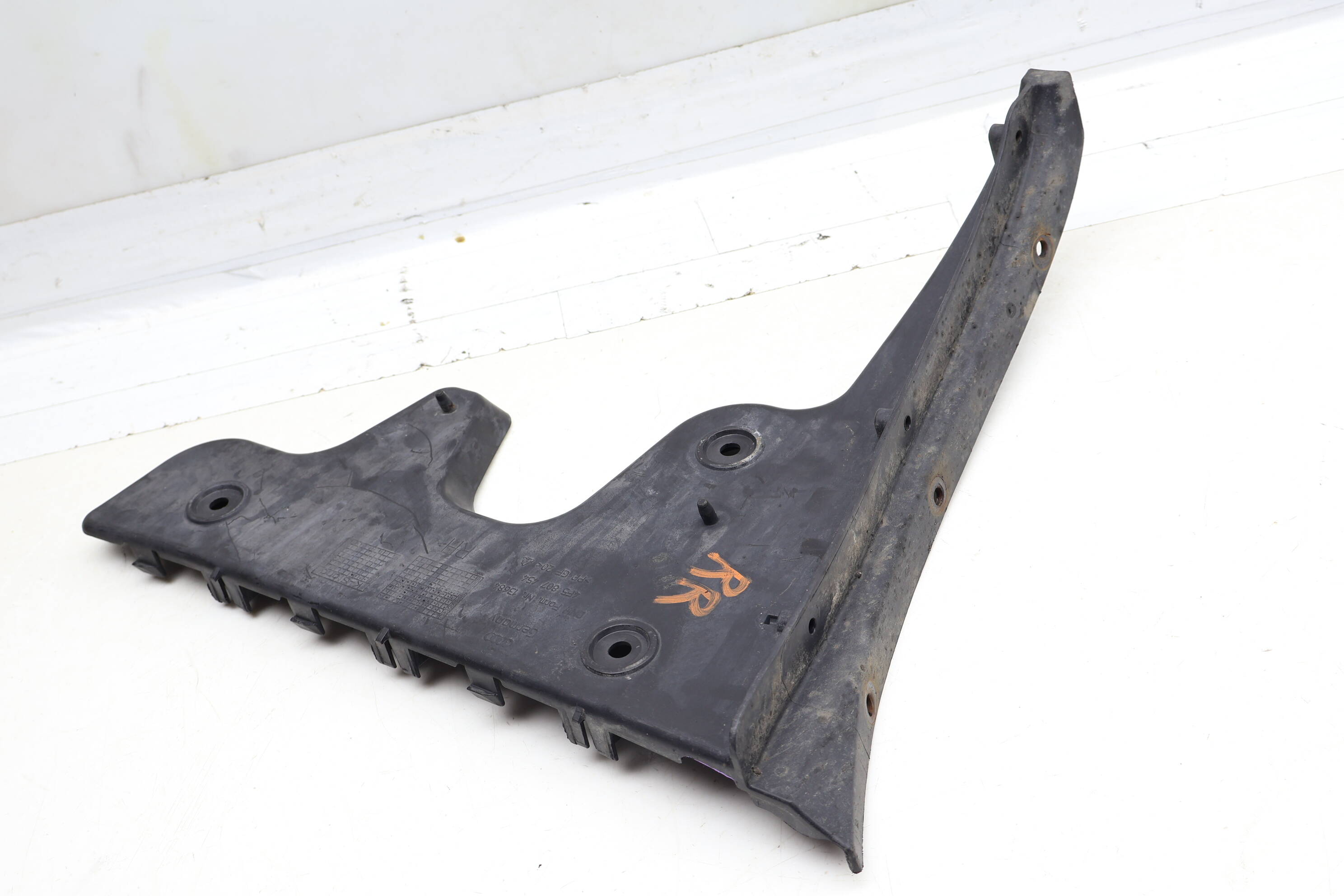 Bumper Guide / Bracket 4F5807454