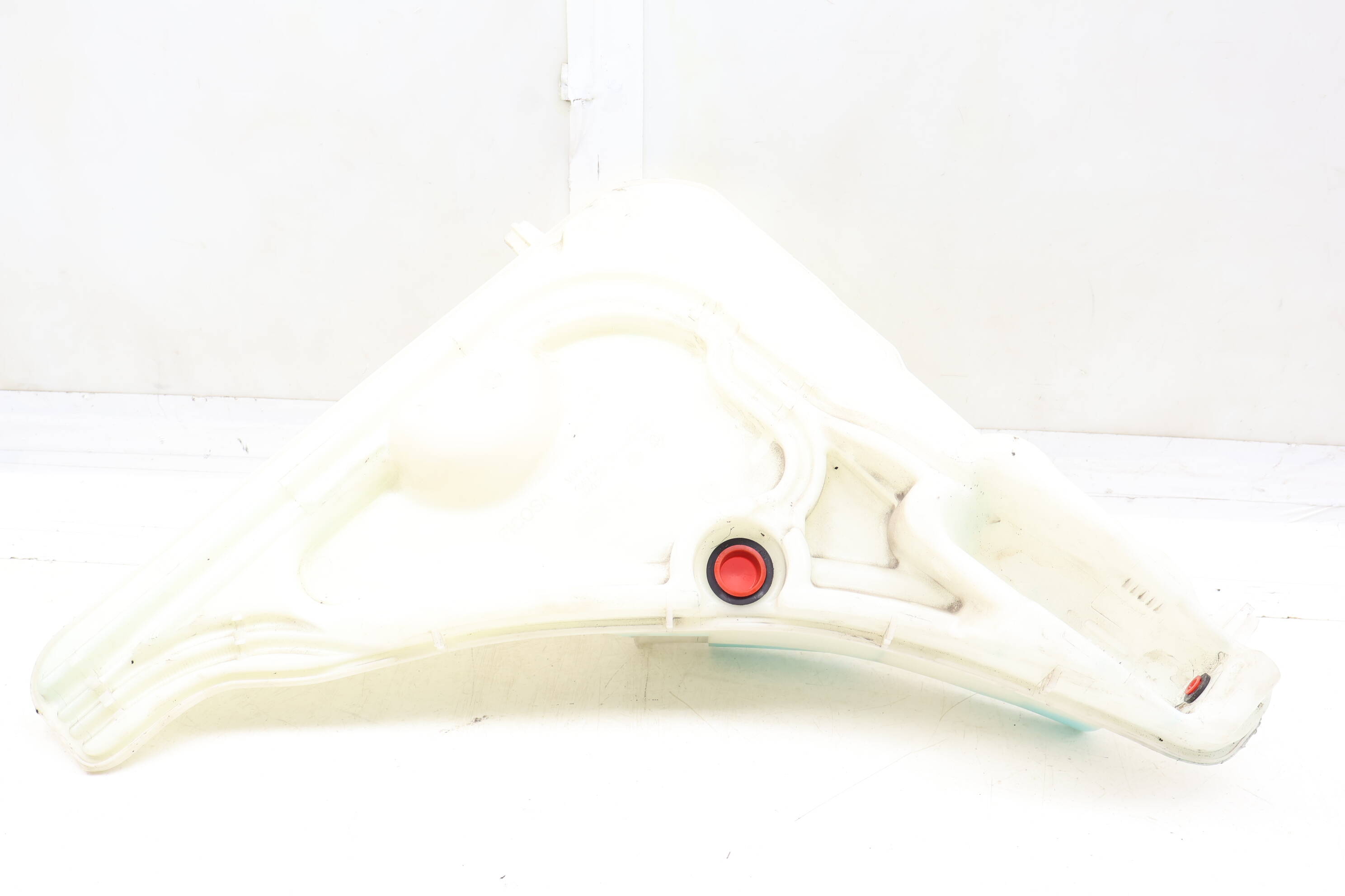 Windshield Washer Reservoir / Tank 4M0955452D 95895545201