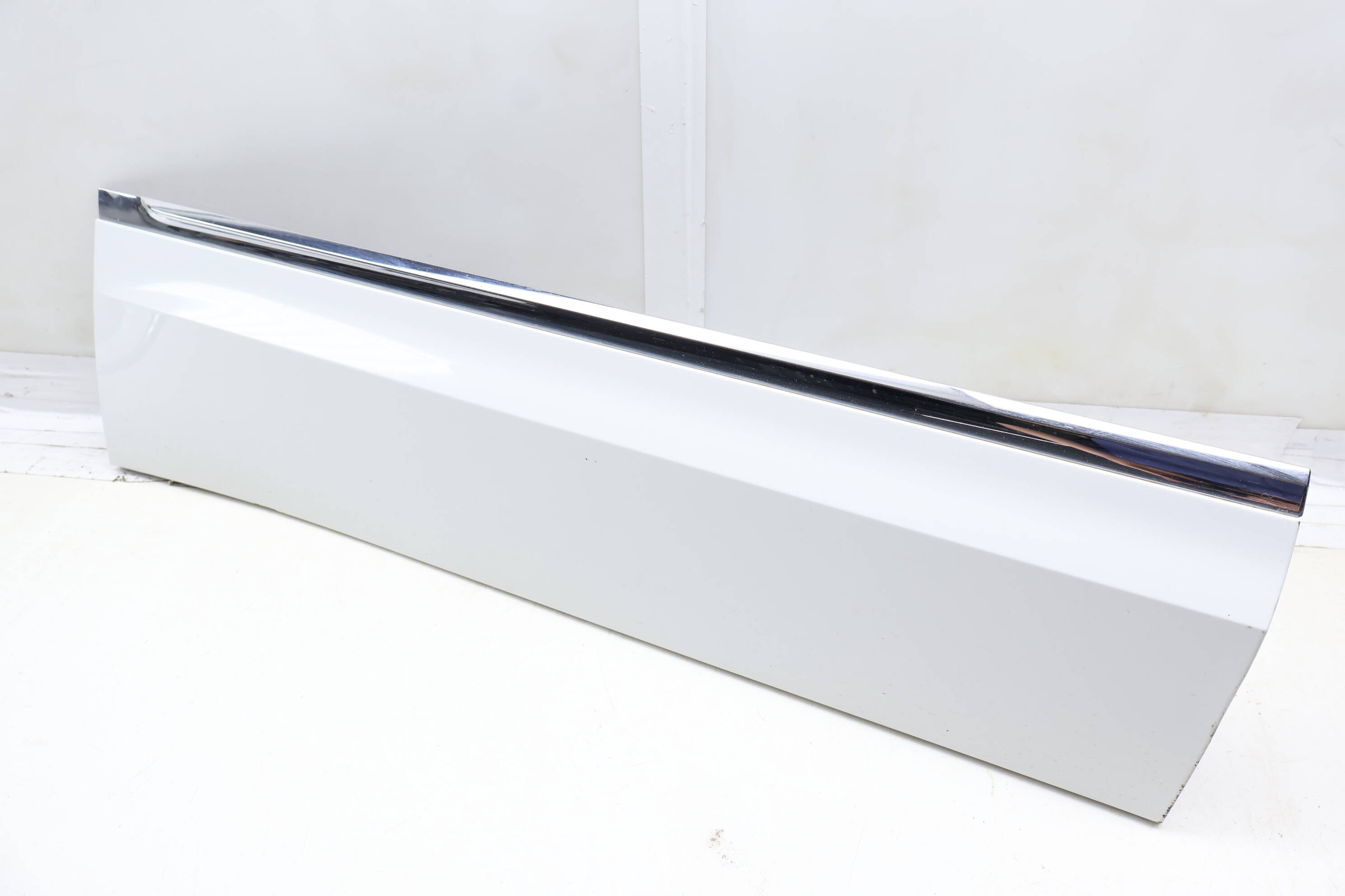 Lower Door Blade / Molding 3CN854950B