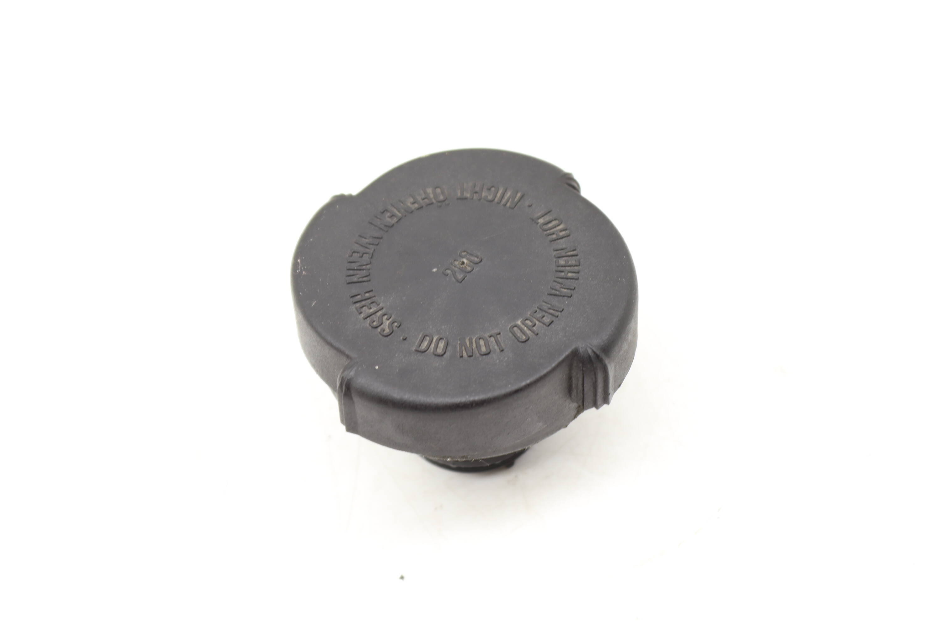 Coolant&#x20;Reservoir&#x20;&#x2F;&#x20;Bottle&#x20;&#x2F;&#x20;Tank&#x20;Cap&#x20;17117639022