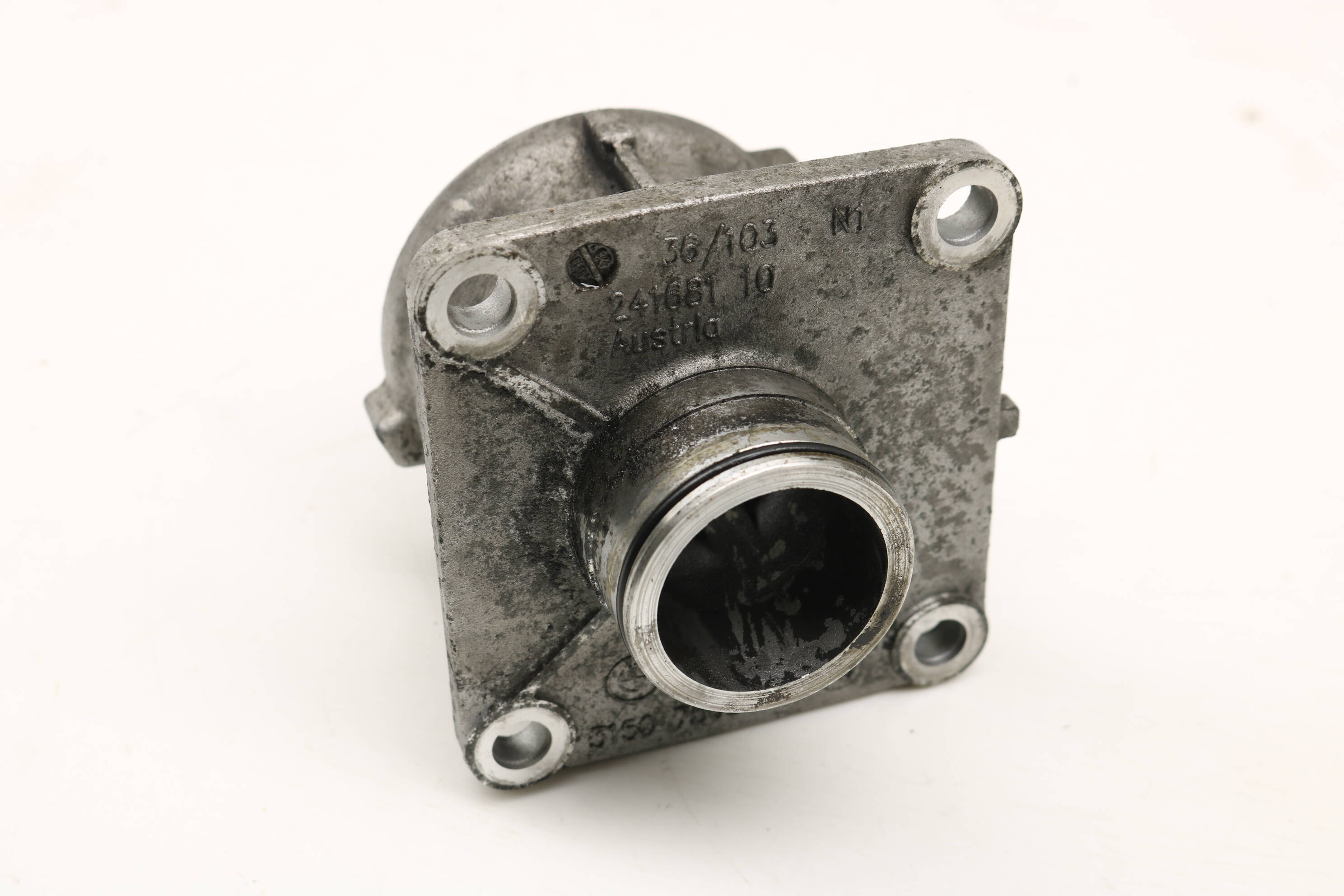 BMW Right Axle Support Bracket / Flange 31507563779