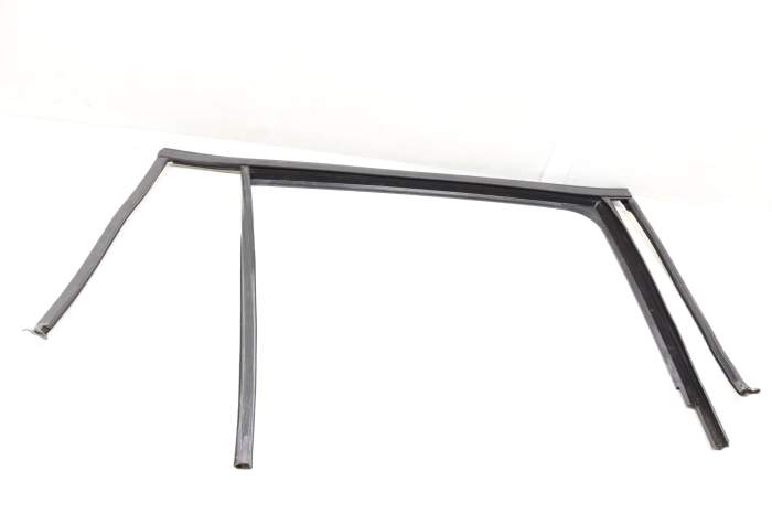 Upper Window Glass Channel / Sel 3CN839440A main product photo