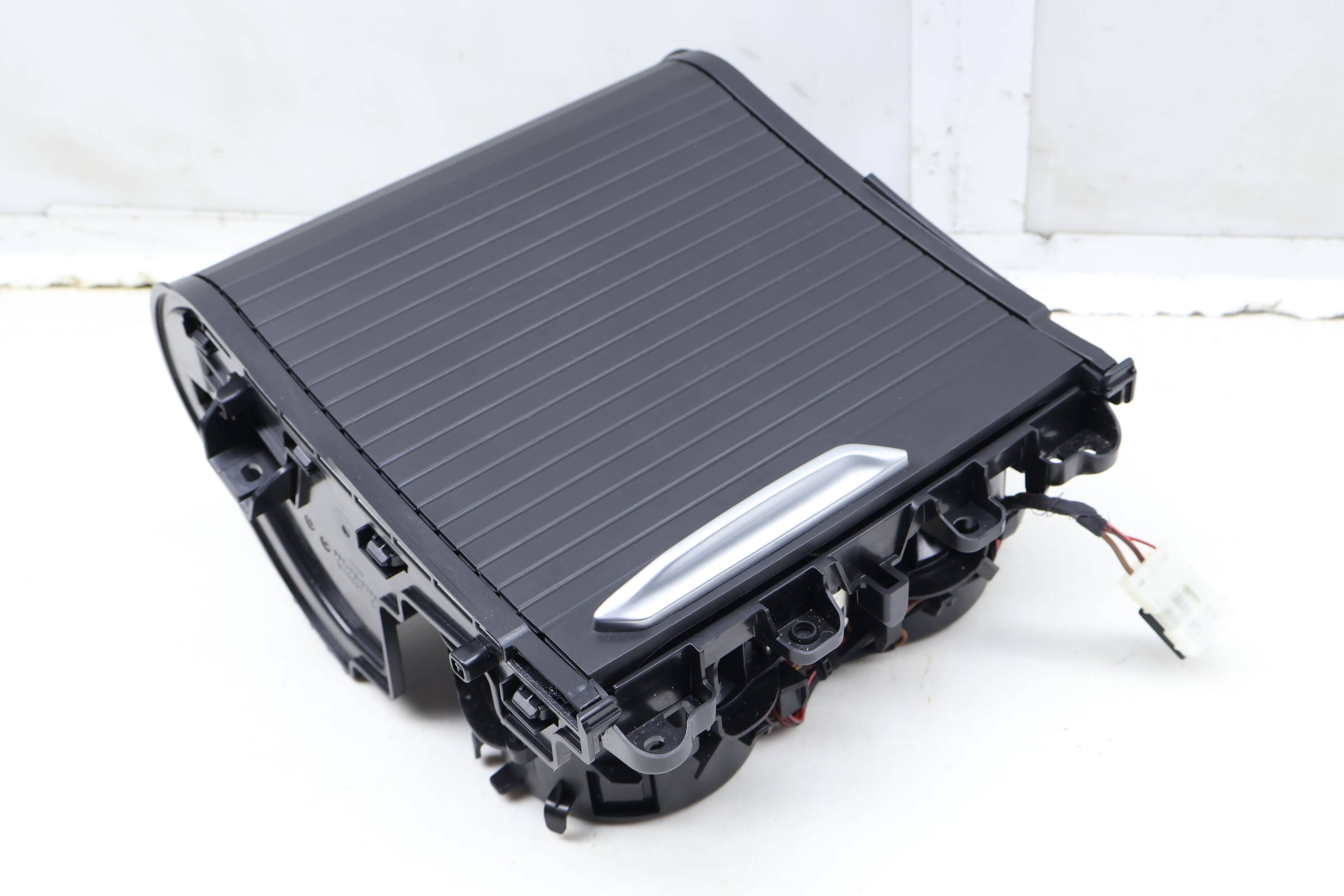 アミボムケース　オーダーページ BMW Front Center Console Cup Holder (X3, X4) 51169363802