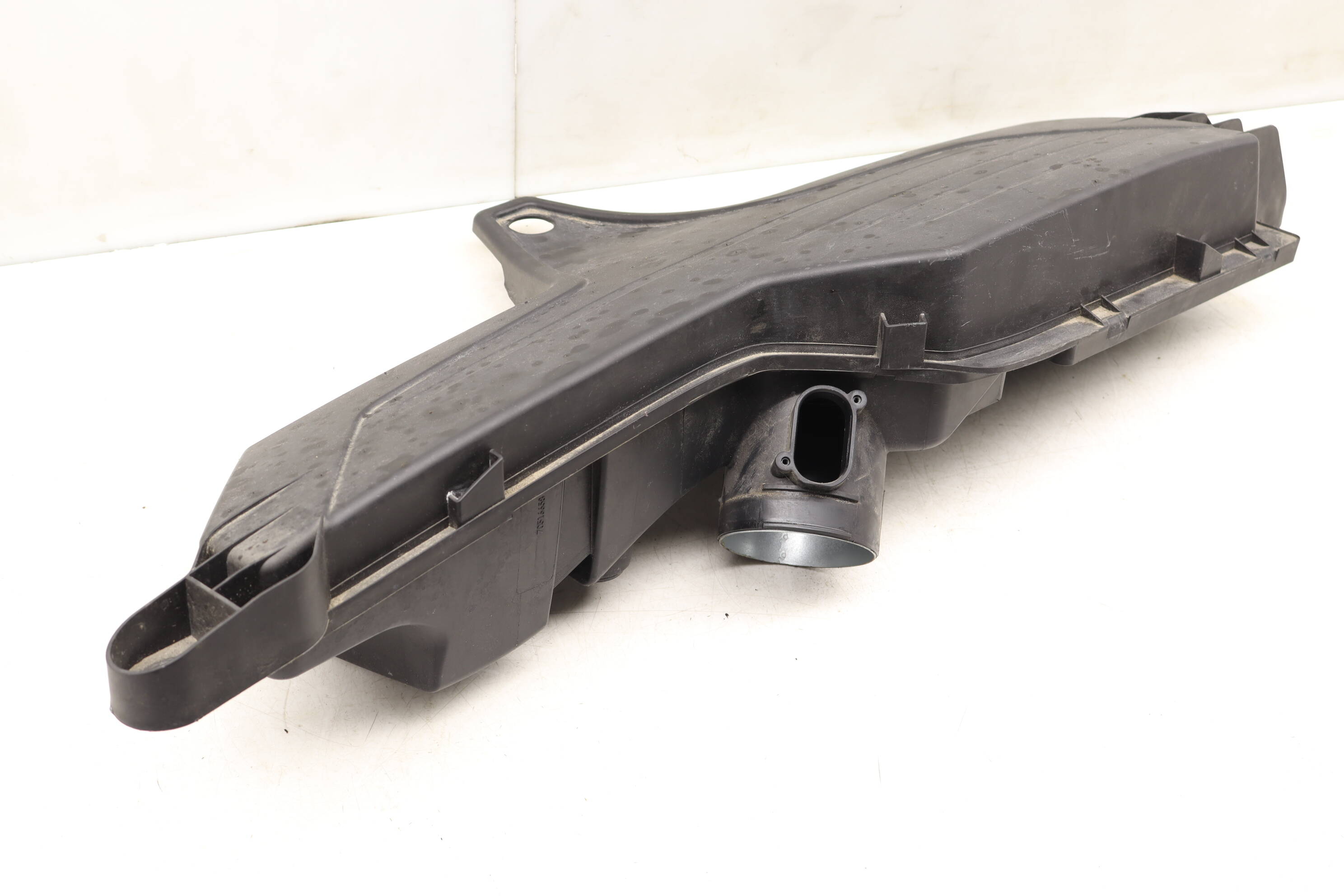 BMW Engine Air Intake Duct (Upper Half) 13717597589