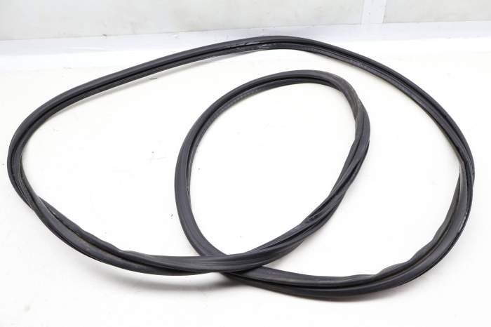 Trunk Hatch Seal / Weather Stripping 7L5845521 main product photo