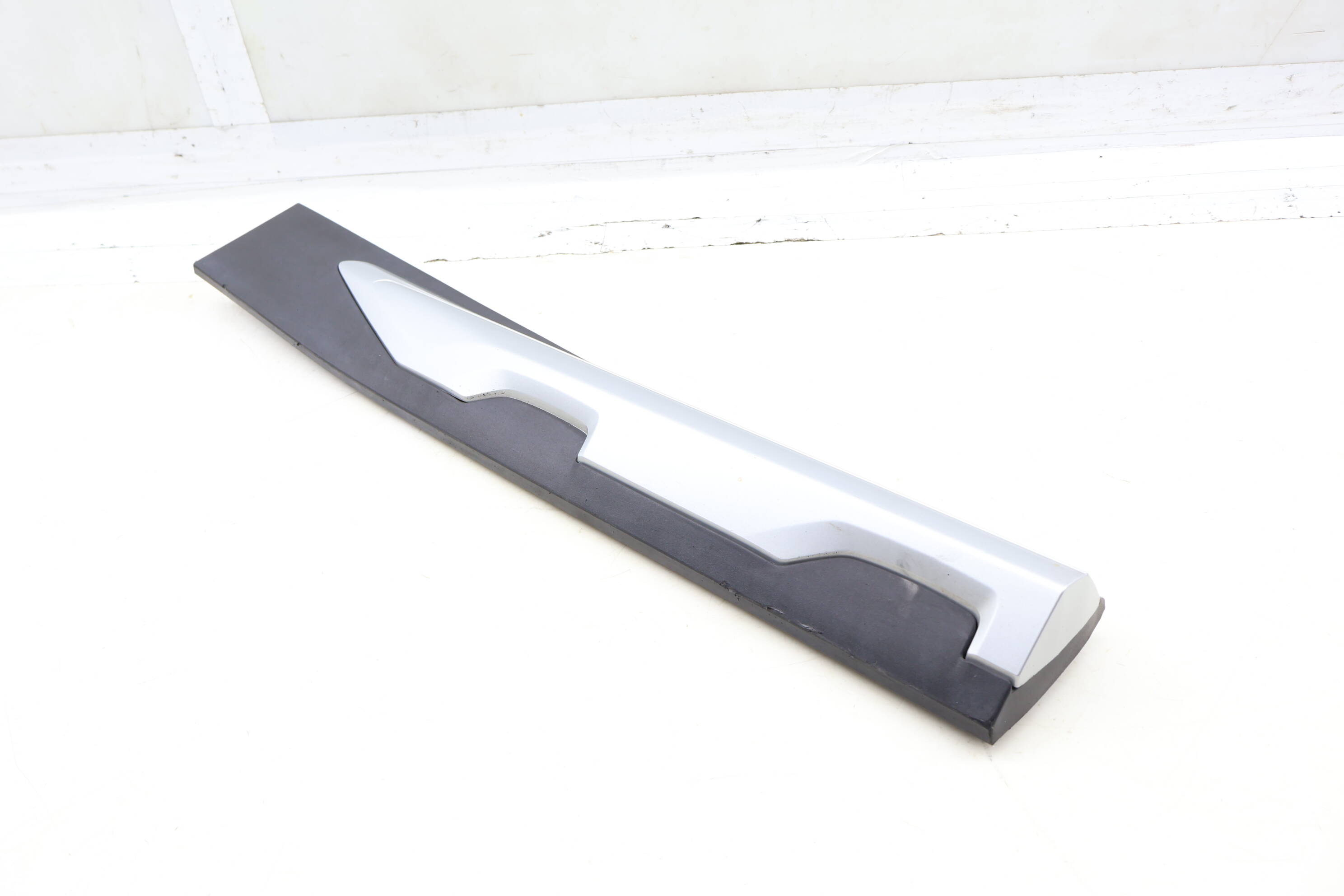 Lower Door Molding / Blade 7410054