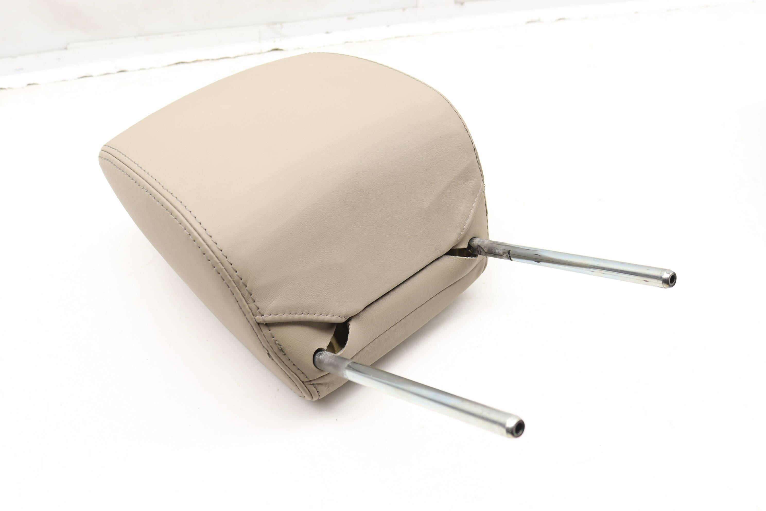 Headrest / Head Rest LR013210